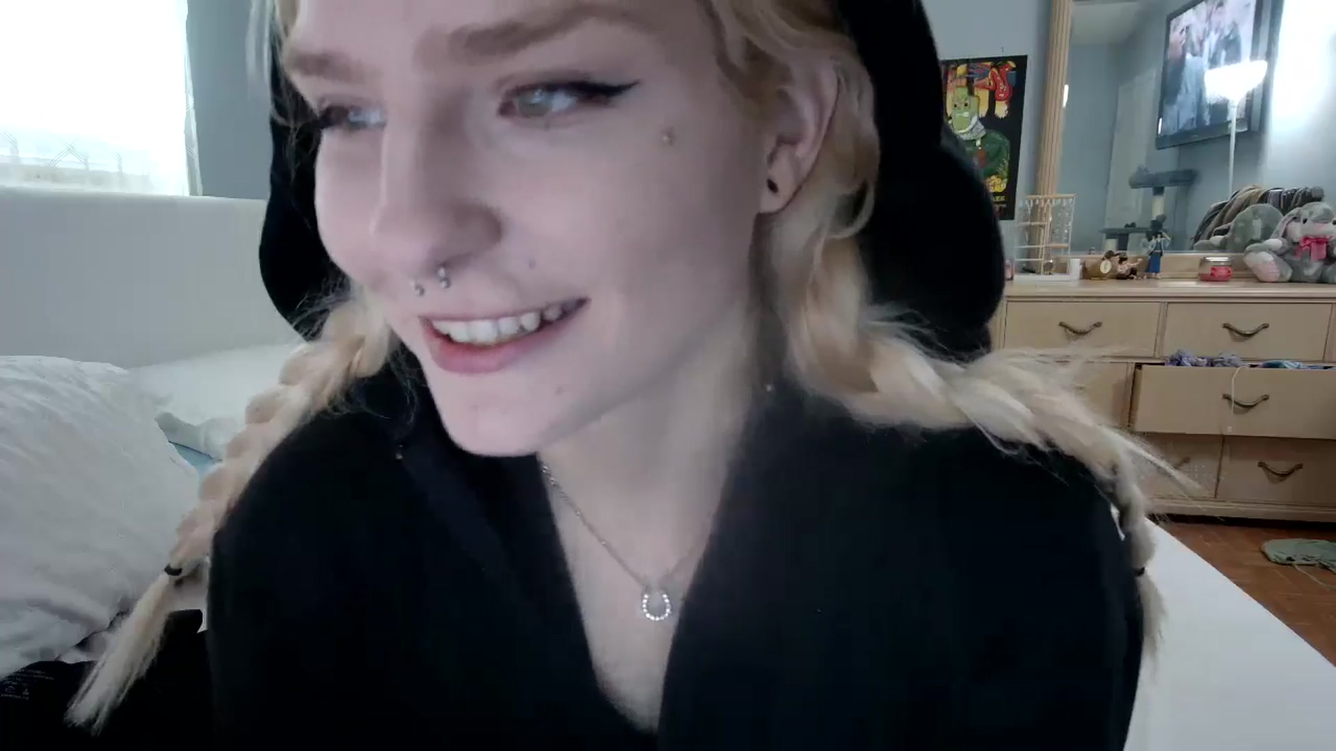 Gallery image thumbnail from DuckChan0's myfreecams stream on, 05/06/2024, 14:10 image 15 of 20