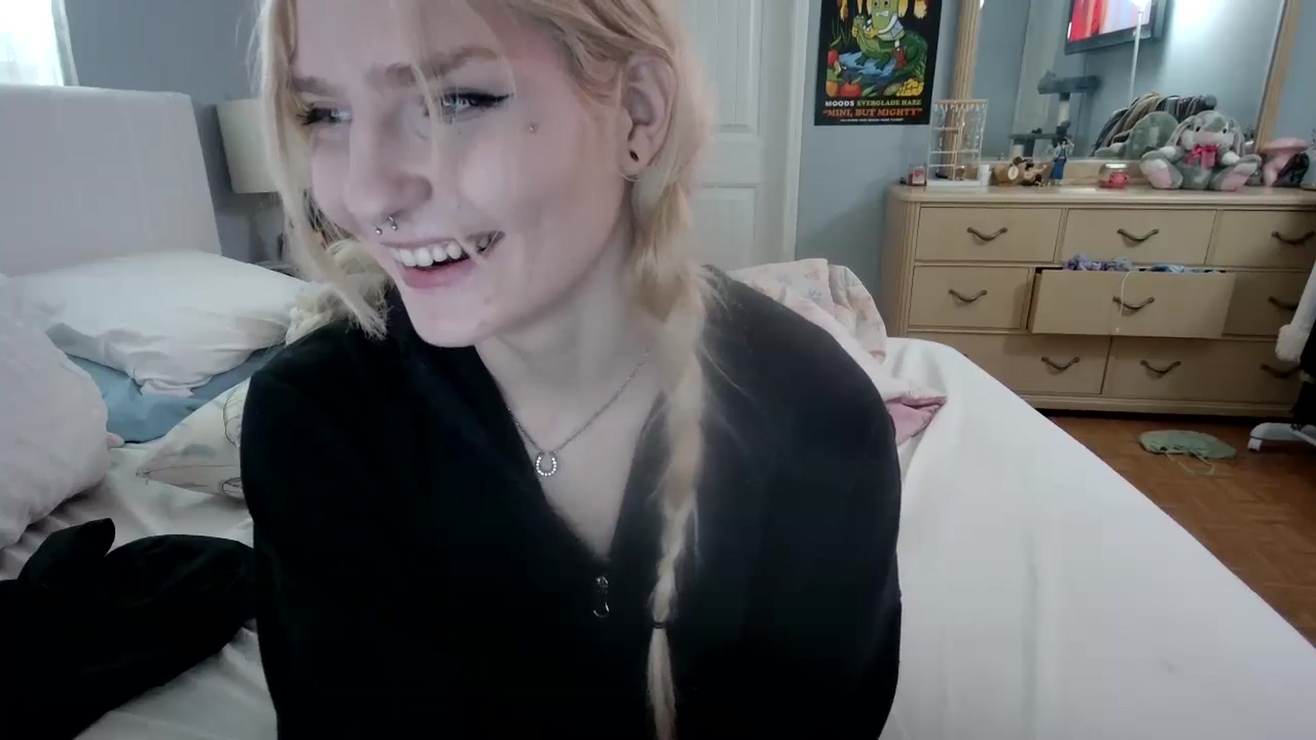 Gallery image thumbnail from DuckChan0's myfreecams stream on, 05/06/2024, 14:10 image 7 of 20