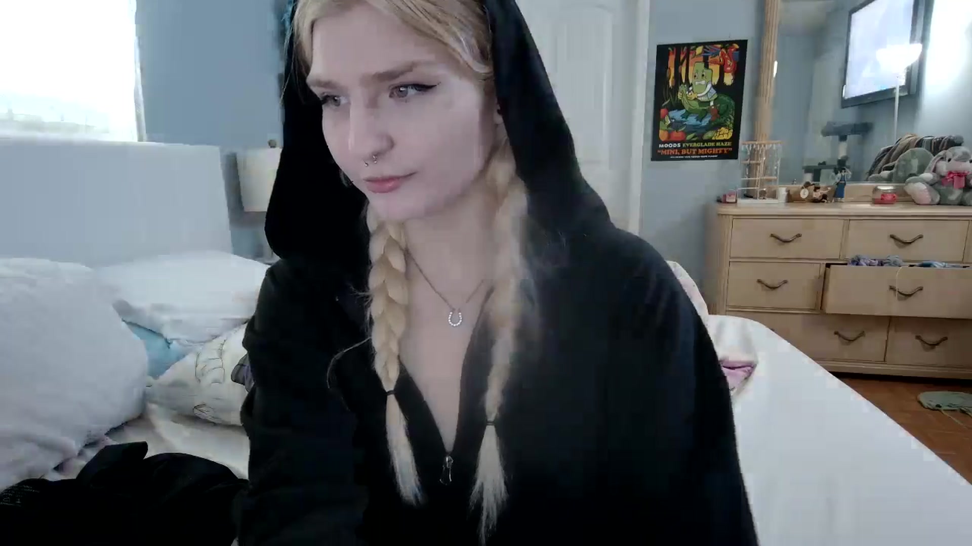 Gallery image thumbnail from DuckChan0's myfreecams stream on, 05/06/2024, 14:10 image 16 of 20