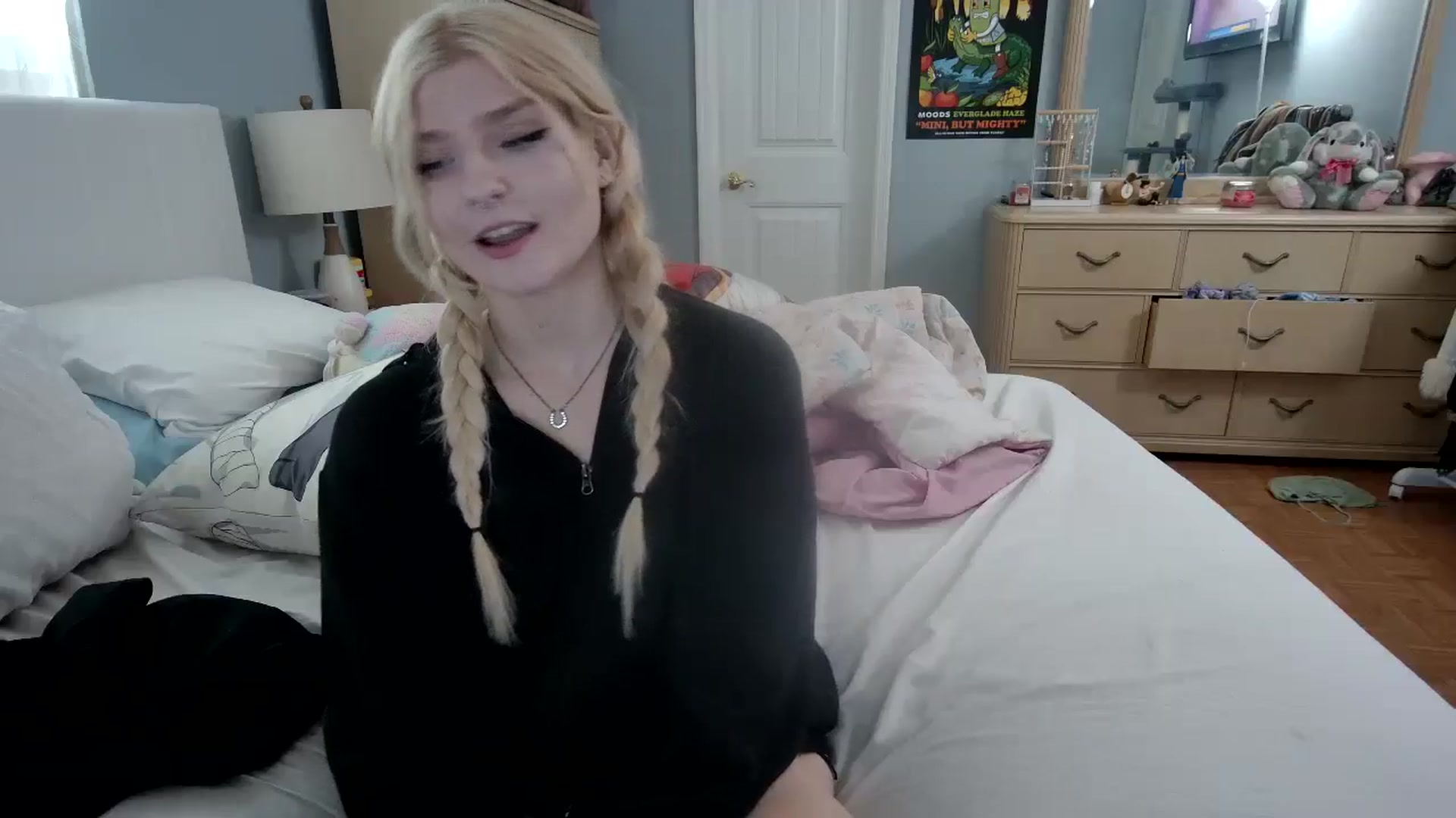 Gallery image thumbnail from DuckChan0's myfreecams stream on, 05/06/2024, 14:10 image 10 of 20