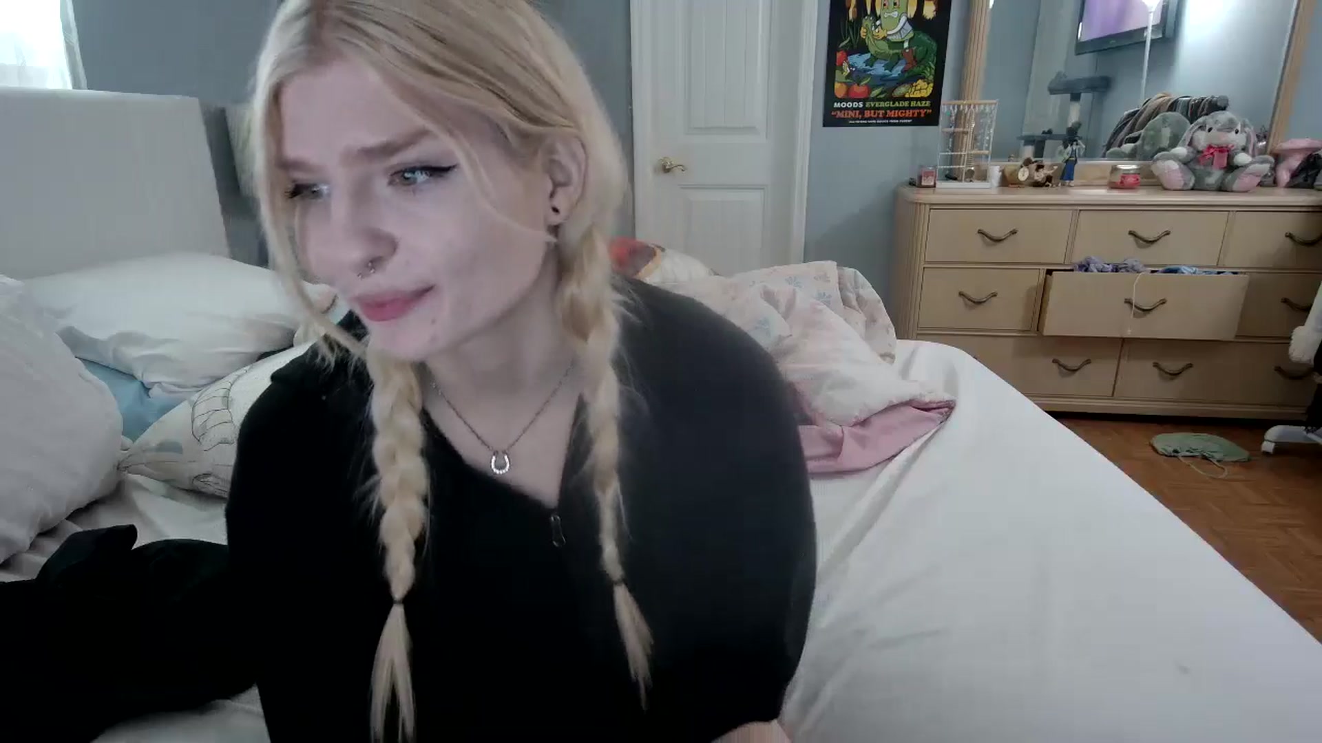 Gallery image thumbnail from DuckChan0's myfreecams stream on, 05/06/2024, 14:10 image 9 of 20