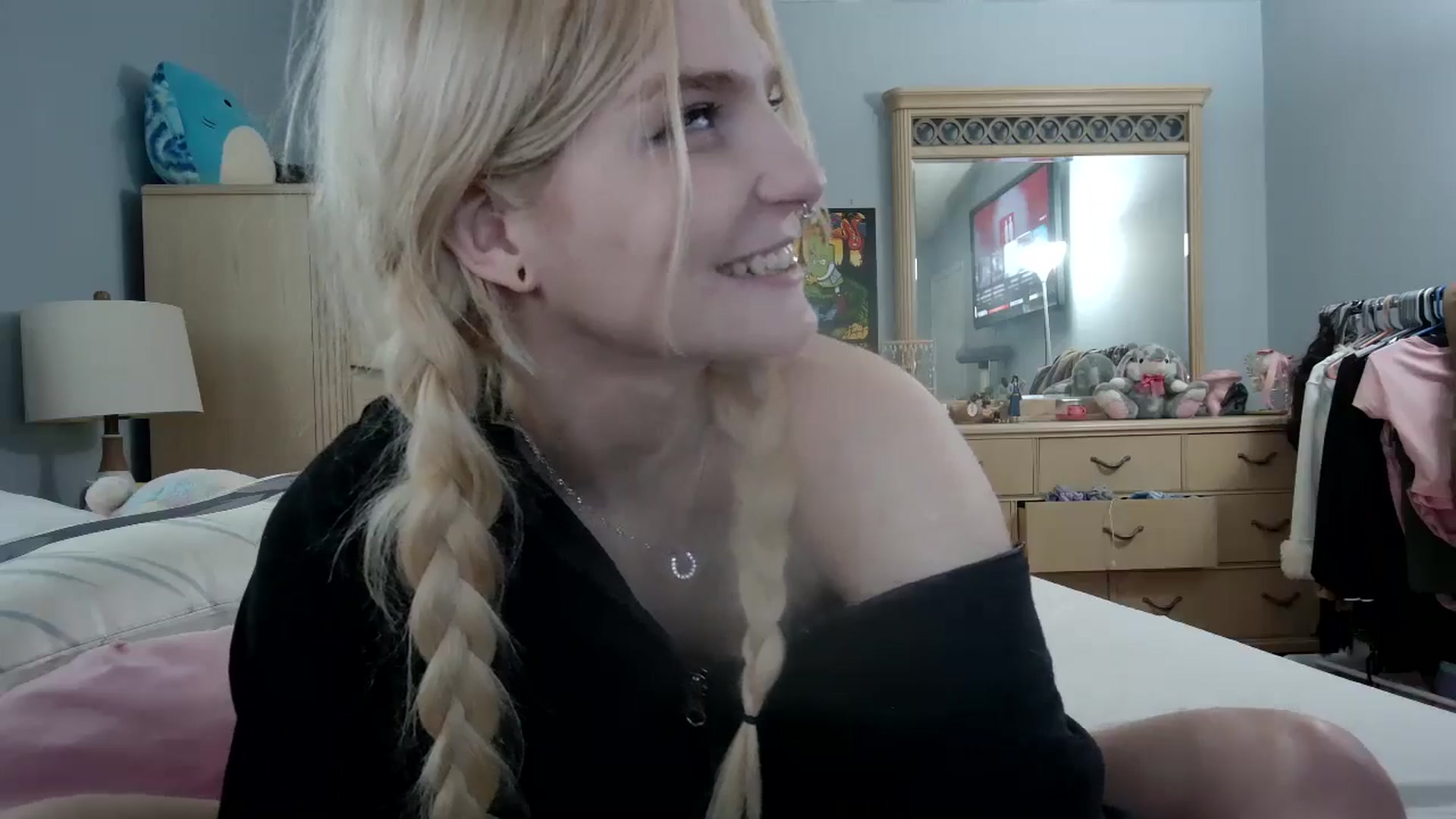 Gallery image thumbnail from DuckChan0's myfreecams stream on, 05/06/2024, 15:38 image 15 of 20