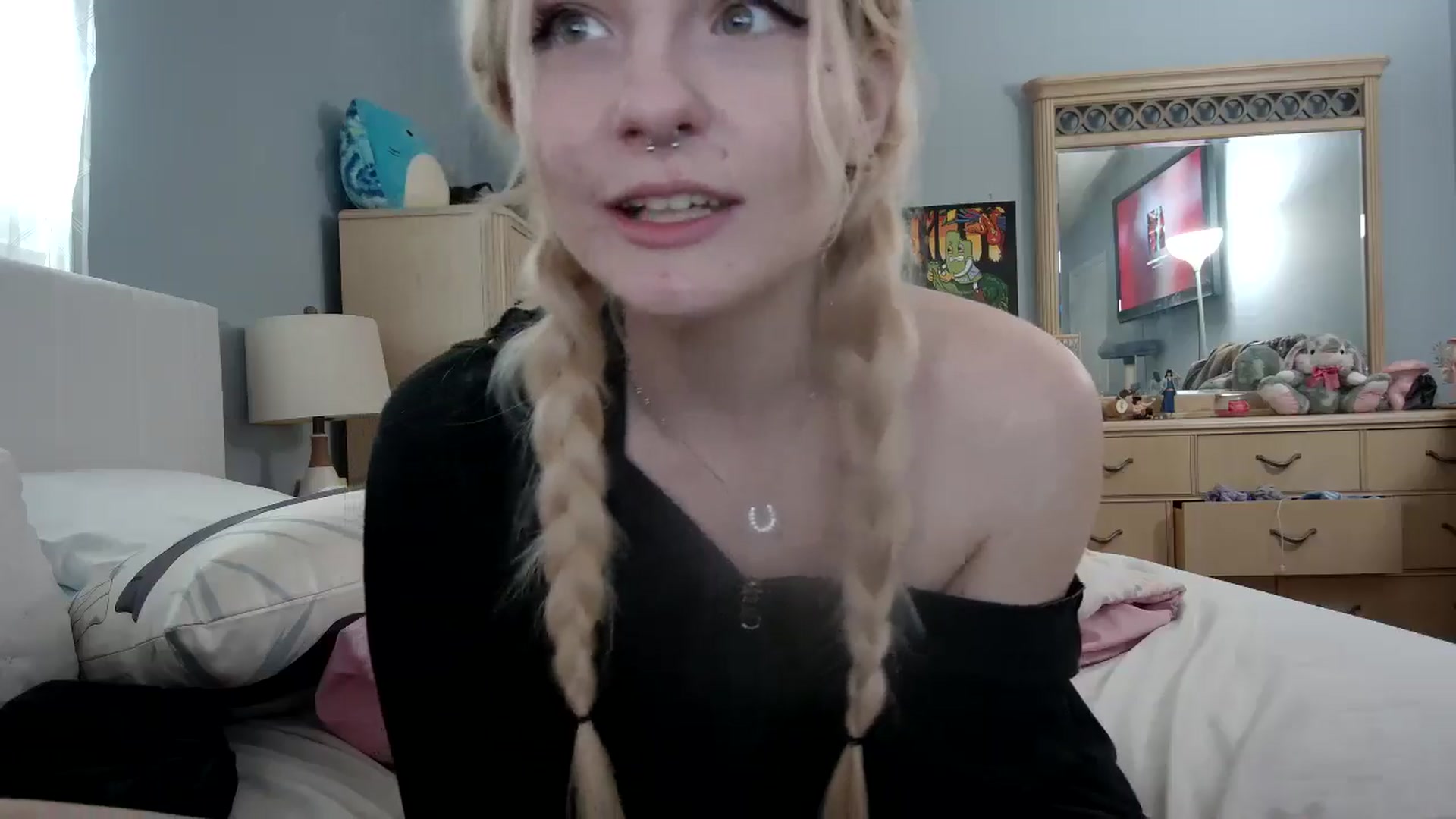 Gallery image thumbnail from DuckChan0's myfreecams stream on, 05/06/2024, 15:38 image 11 of 20