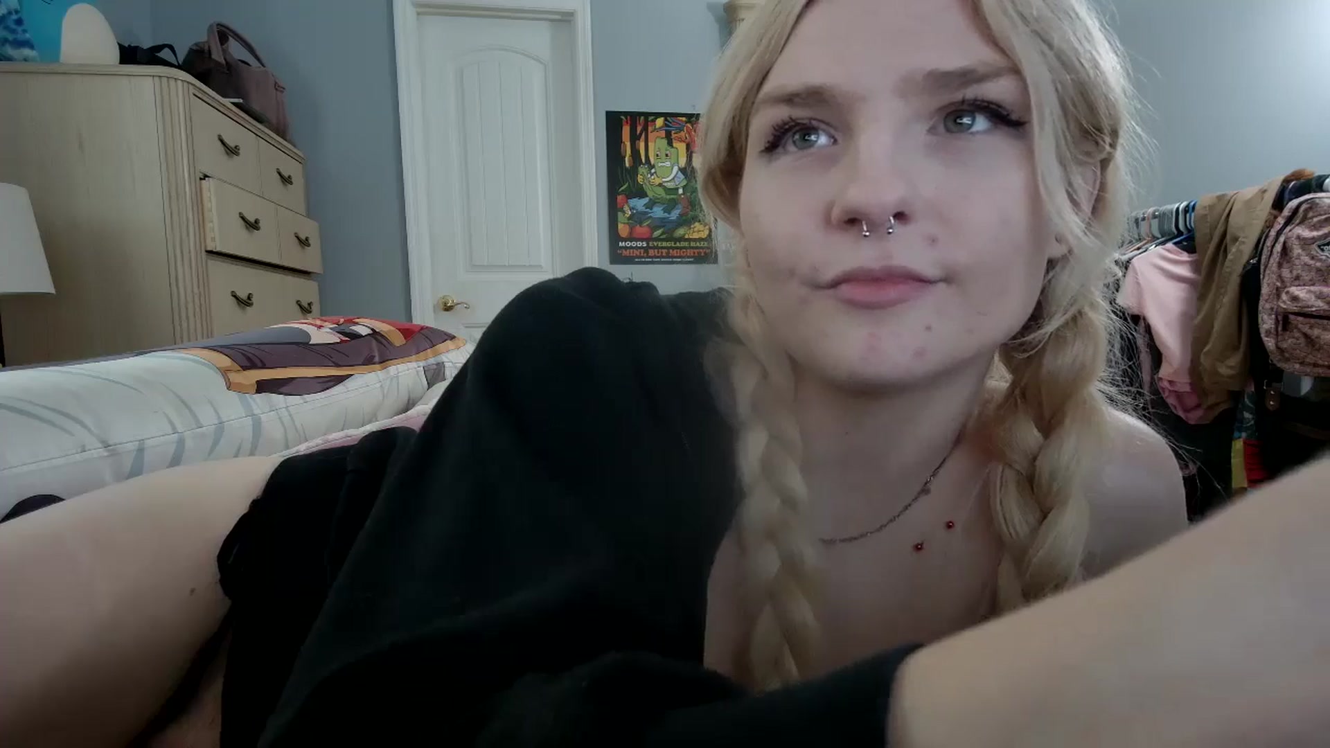 Gallery image thumbnail from DuckChan0's myfreecams stream on, 05/06/2024, 15:38 image 4 of 20