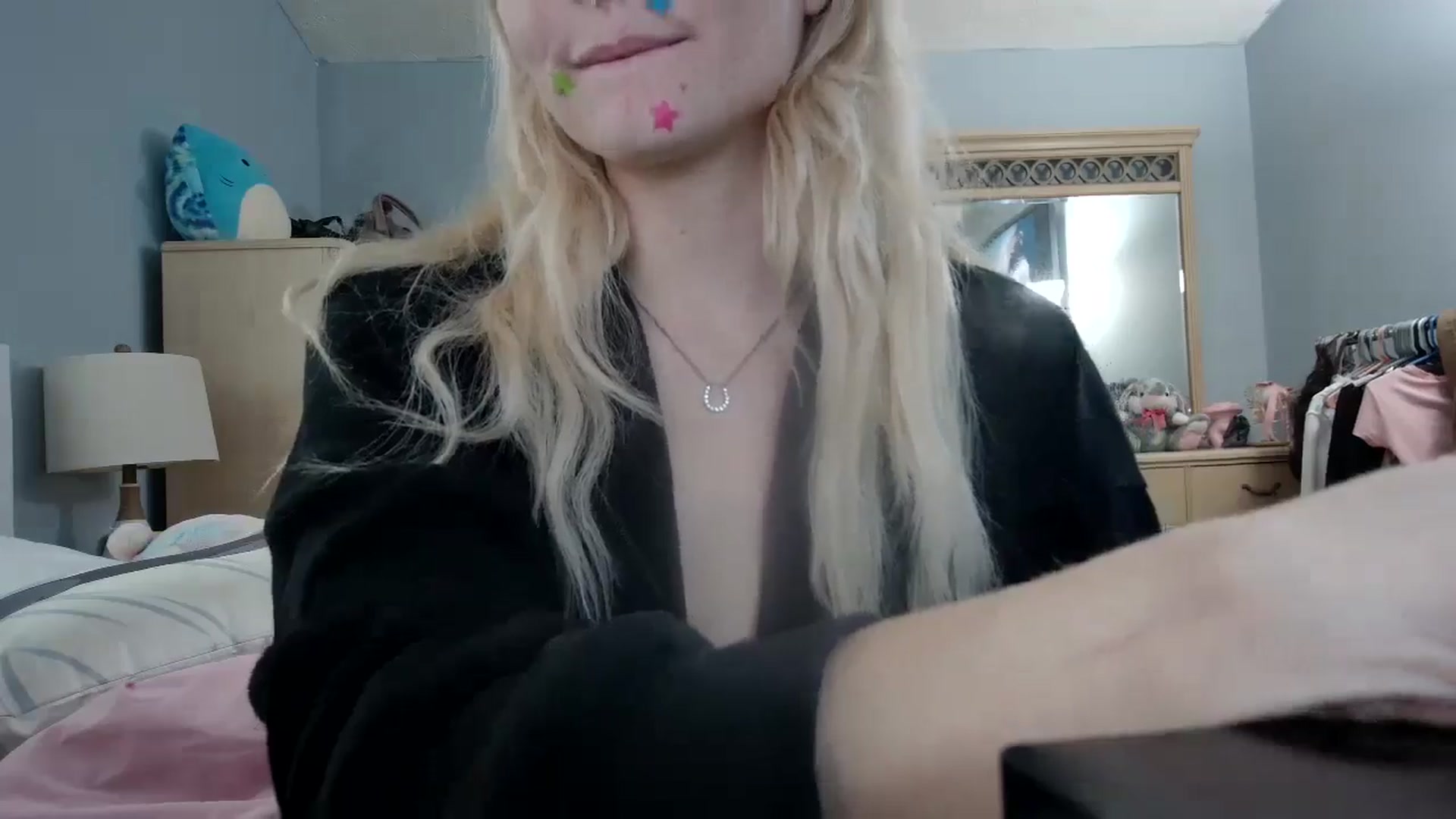 Gallery image thumbnail from DuckChan0's myfreecams stream on, 05/06/2024, 15:38 image 17 of 20