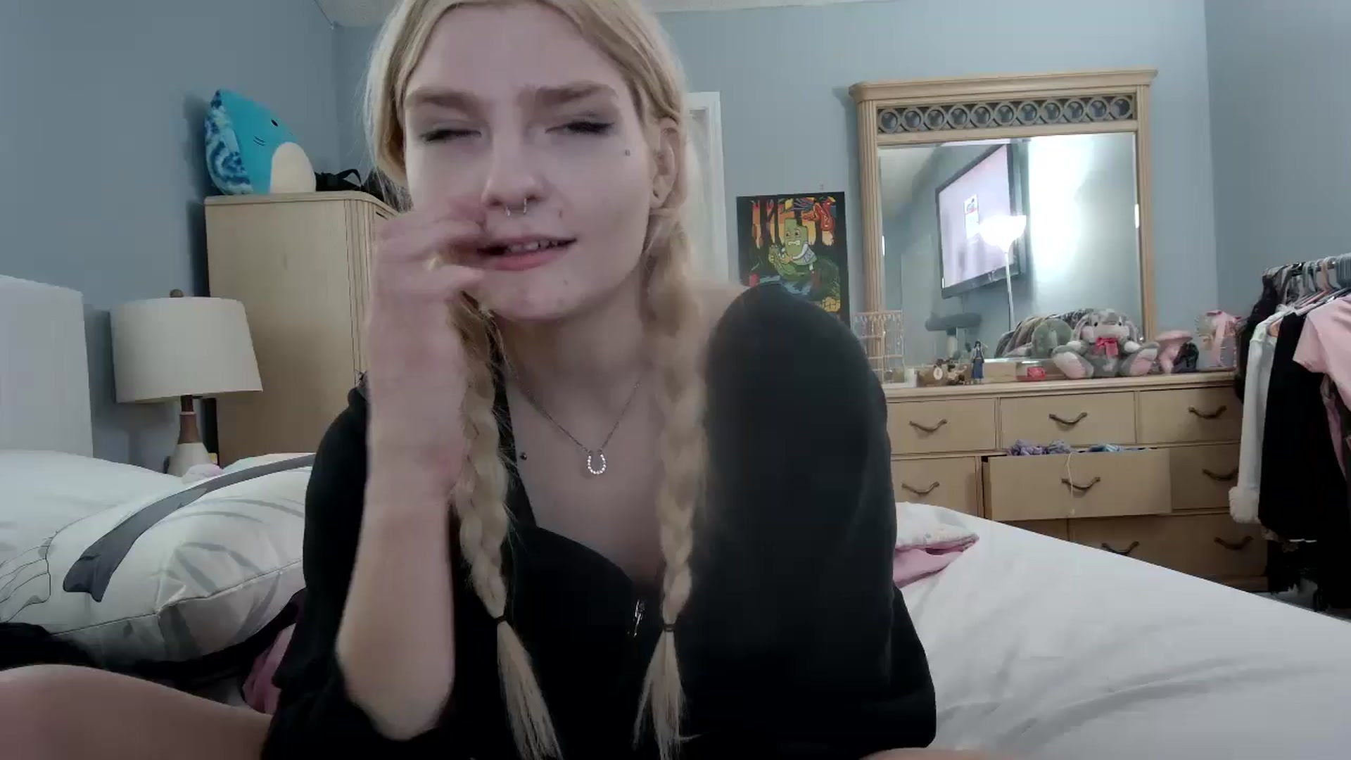 Gallery image thumbnail from DuckChan0's myfreecams stream on, 05/06/2024, 15:38 image 3 of 20