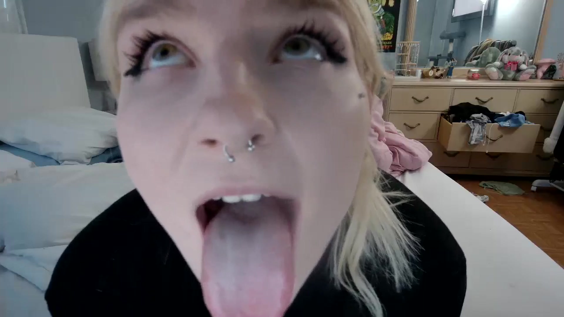 Gallery image thumbnail from DuckChan0's myfreecams stream on, 05/06/2024, 23:27 image 4 of 20