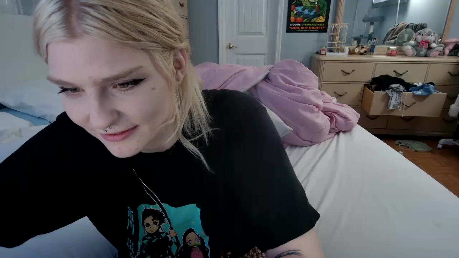 Gallery image thumbnail from DuckChan0's myfreecams stream on, 05/06/2024, 23:27 image 3 of 20