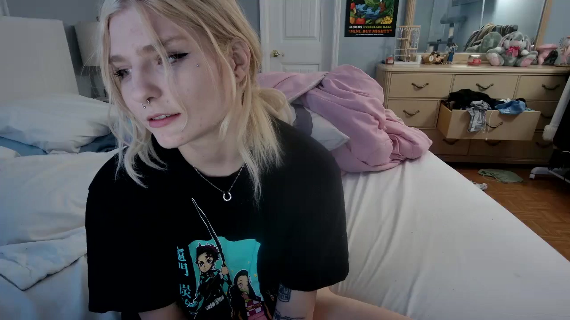 Gallery image thumbnail from DuckChan0's myfreecams stream on, 05/06/2024, 23:27 image 7 of 20