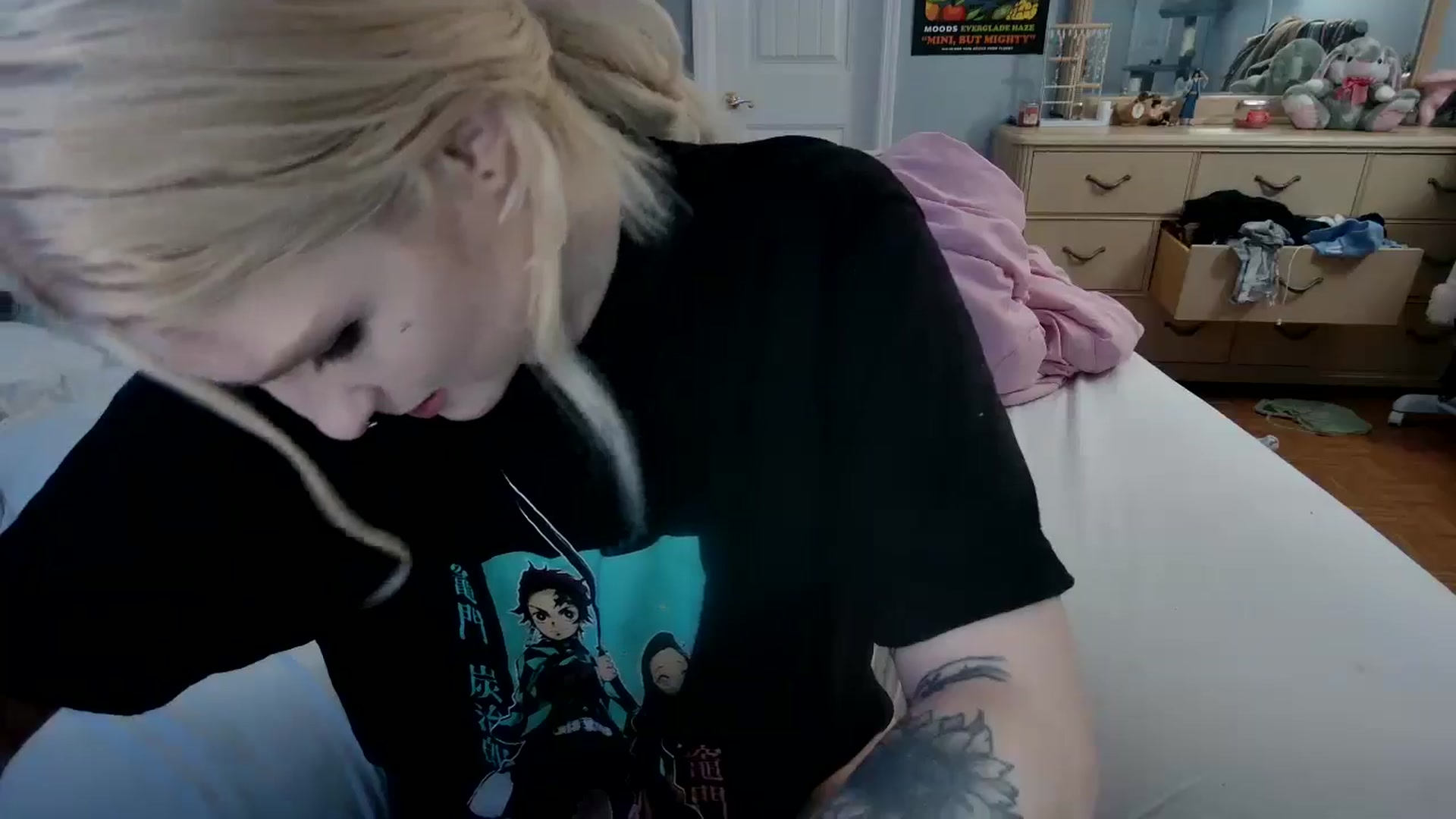 Gallery image thumbnail from DuckChan0's myfreecams stream on, 05/06/2024, 23:27 image 9 of 20