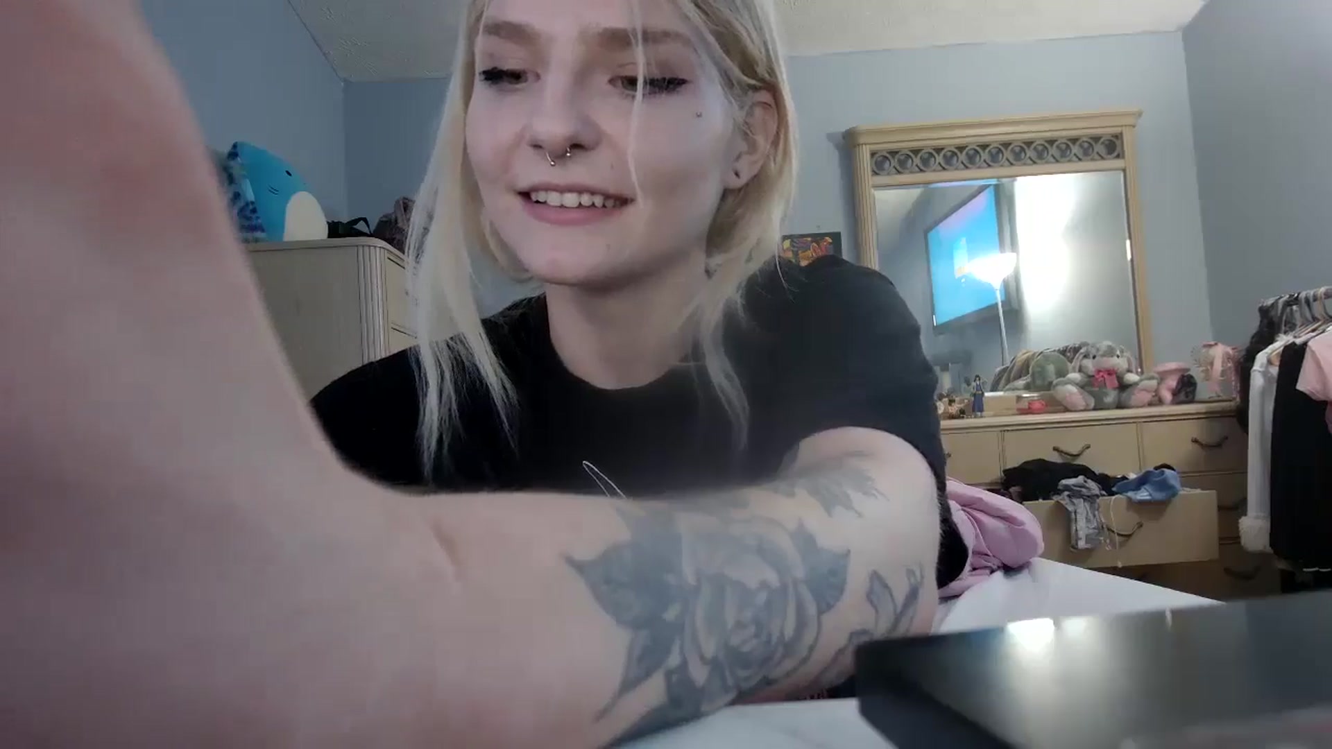 Gallery image thumbnail from DuckChan0's myfreecams stream on, 05/06/2024, 23:27 image 20 of 20