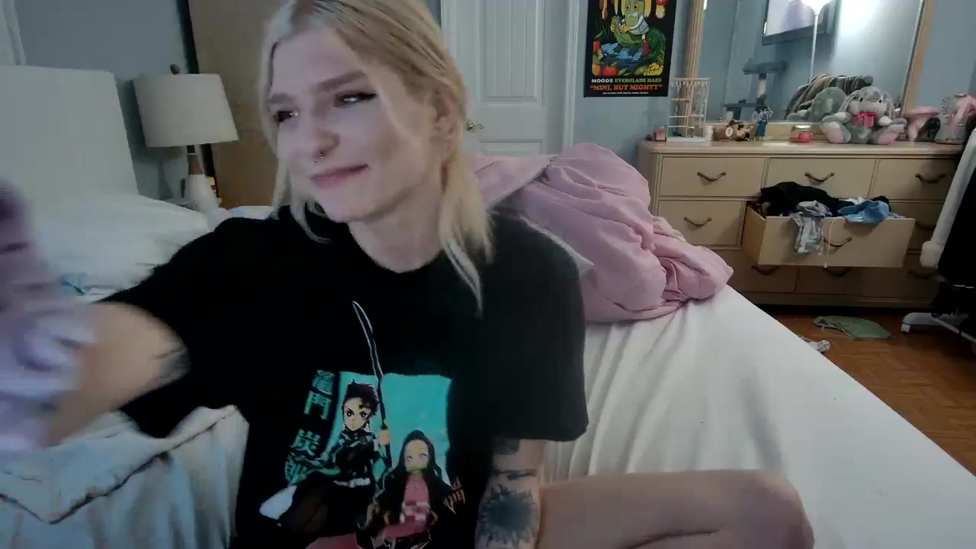 Gallery image thumbnail from DuckChan0's myfreecams stream on, 05/06/2024, 23:27 image 5 of 20
