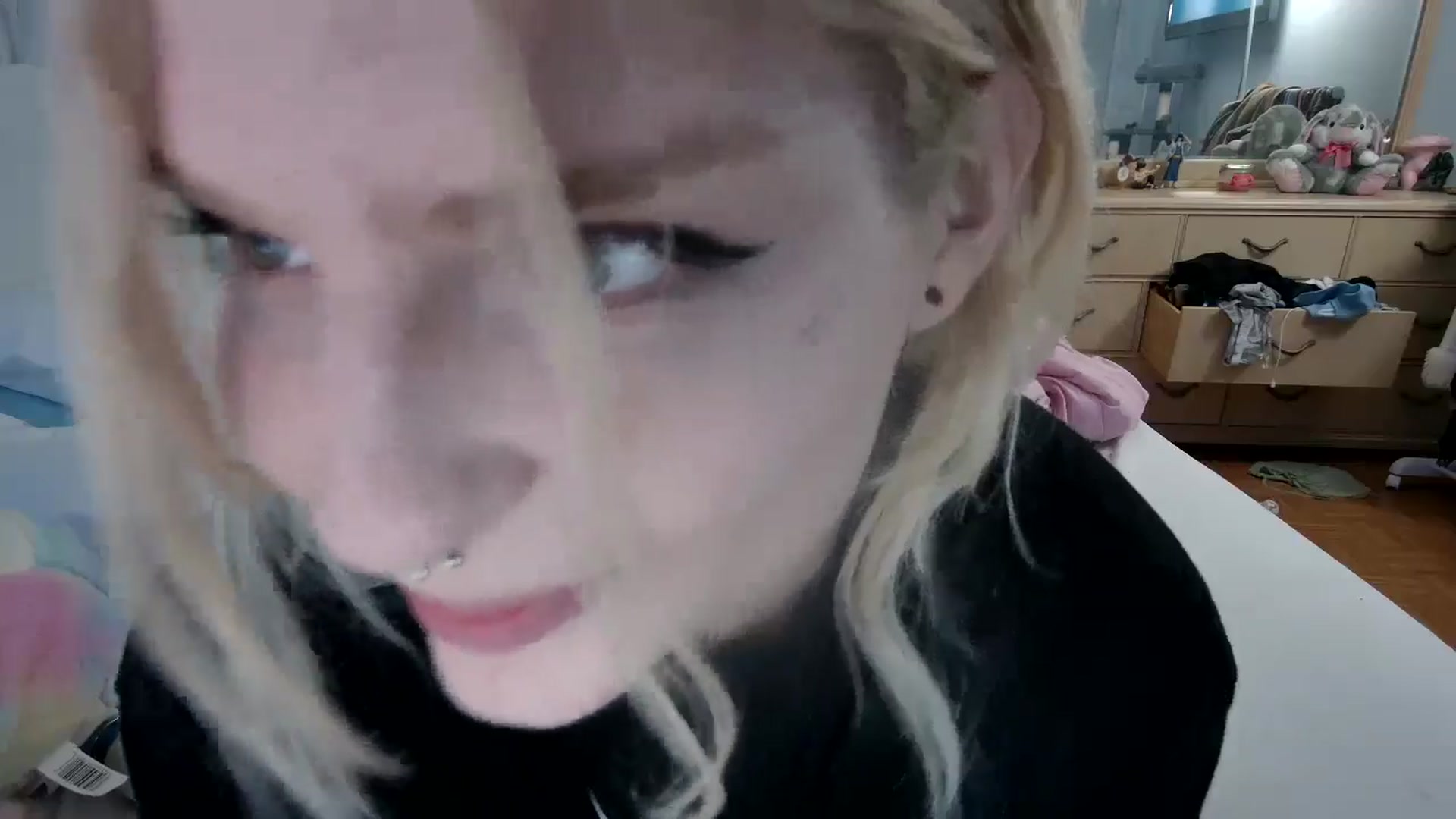 Gallery image thumbnail from DuckChan0's myfreecams stream on, 05/06/2024, 23:27 image 17 of 20