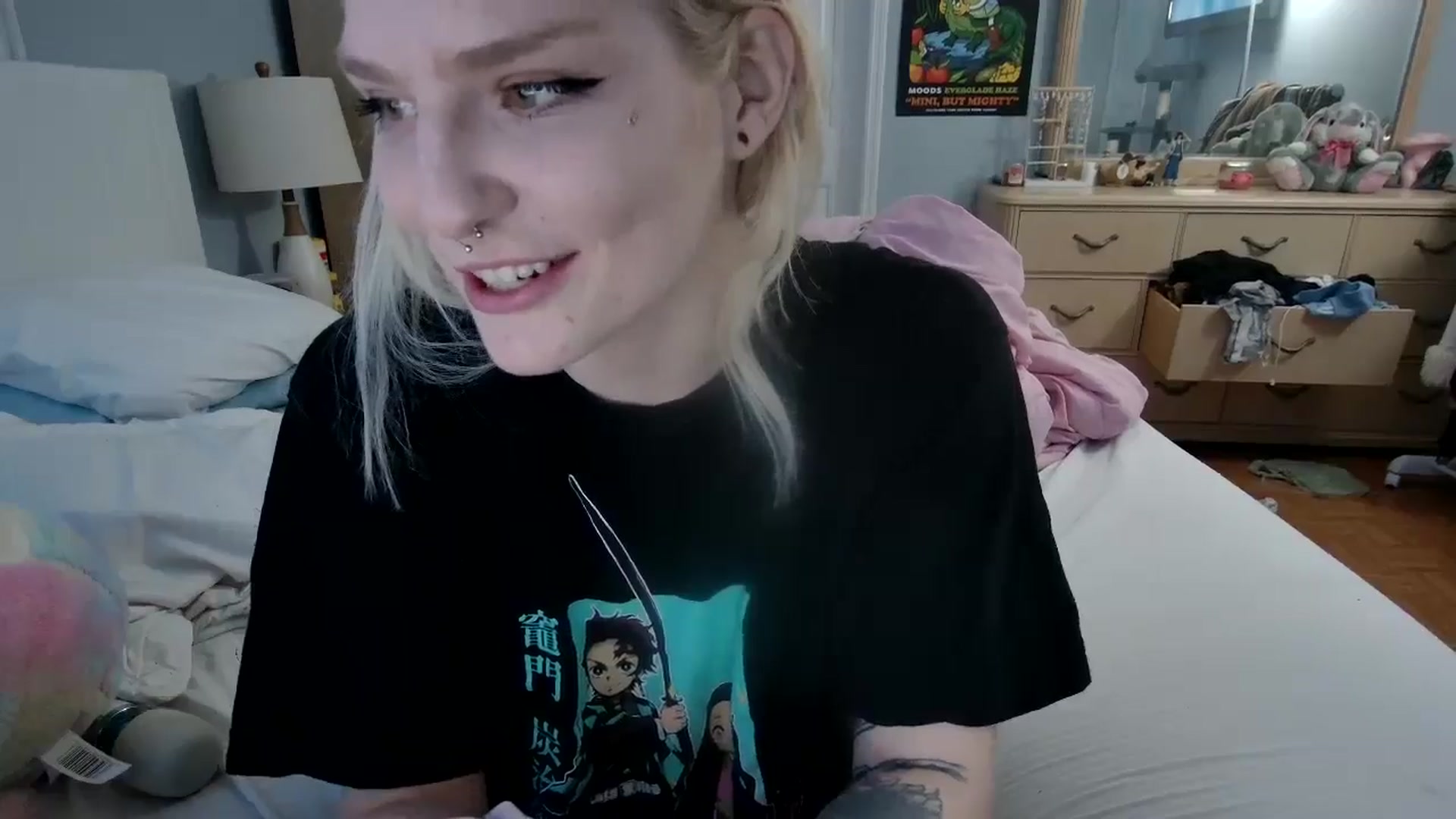 Gallery image thumbnail from DuckChan0's myfreecams stream on, 05/06/2024, 23:27 image 18 of 20
