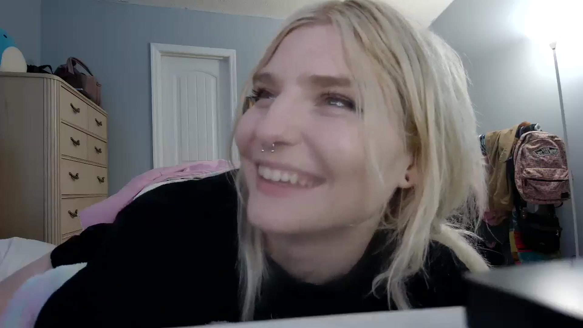Gallery image thumbnail from DuckChan0's myfreecams stream on, 05/07/2024, 24:32 image 15 of 20