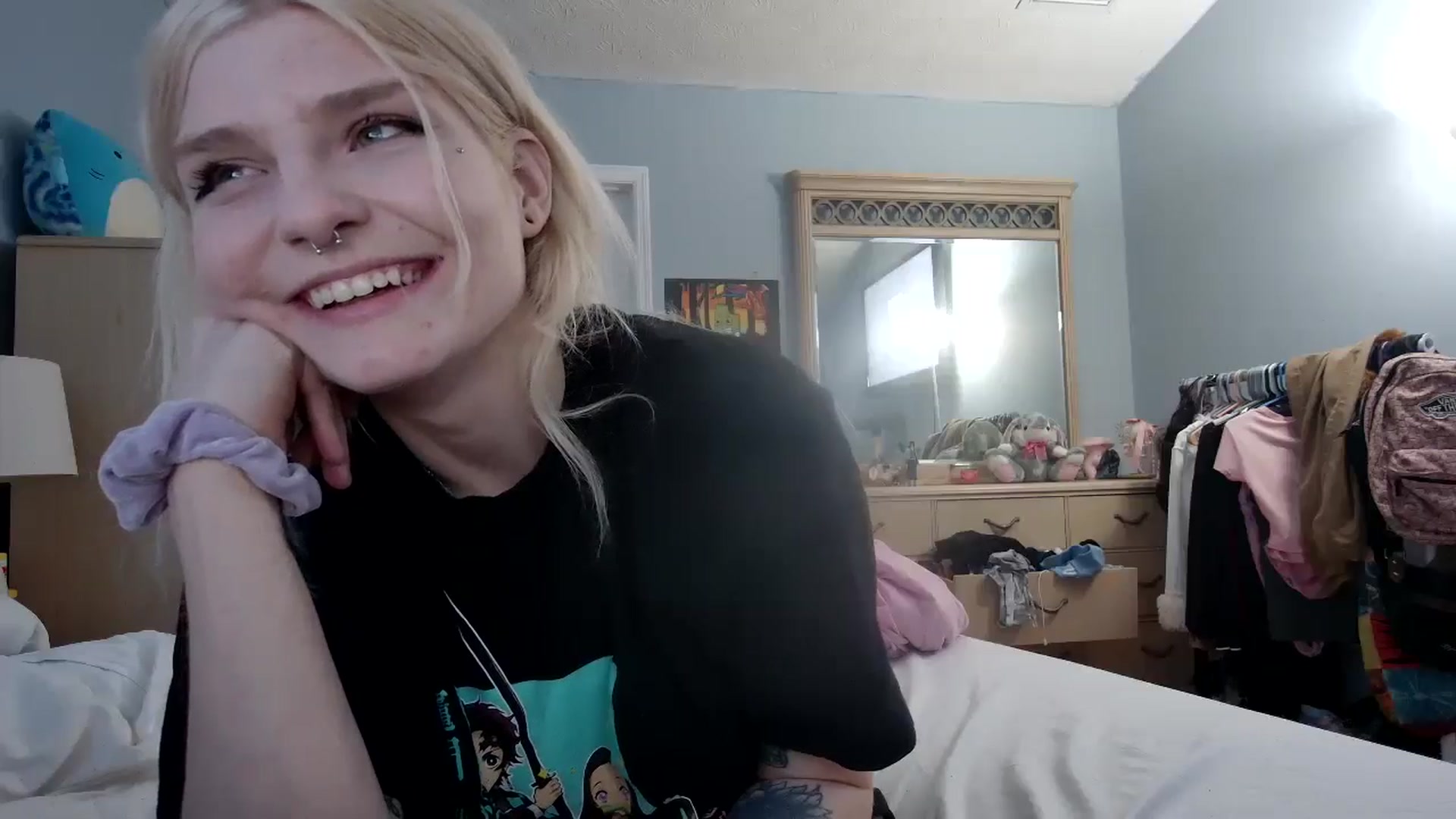 Gallery image thumbnail from DuckChan0's myfreecams stream on, 05/07/2024, 24:32 image 18 of 20