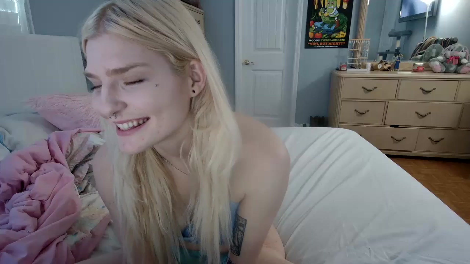 Gallery image thumbnail from DuckChan0's myfreecams stream on, 05/07/2024, 19:10 image 9 of 20