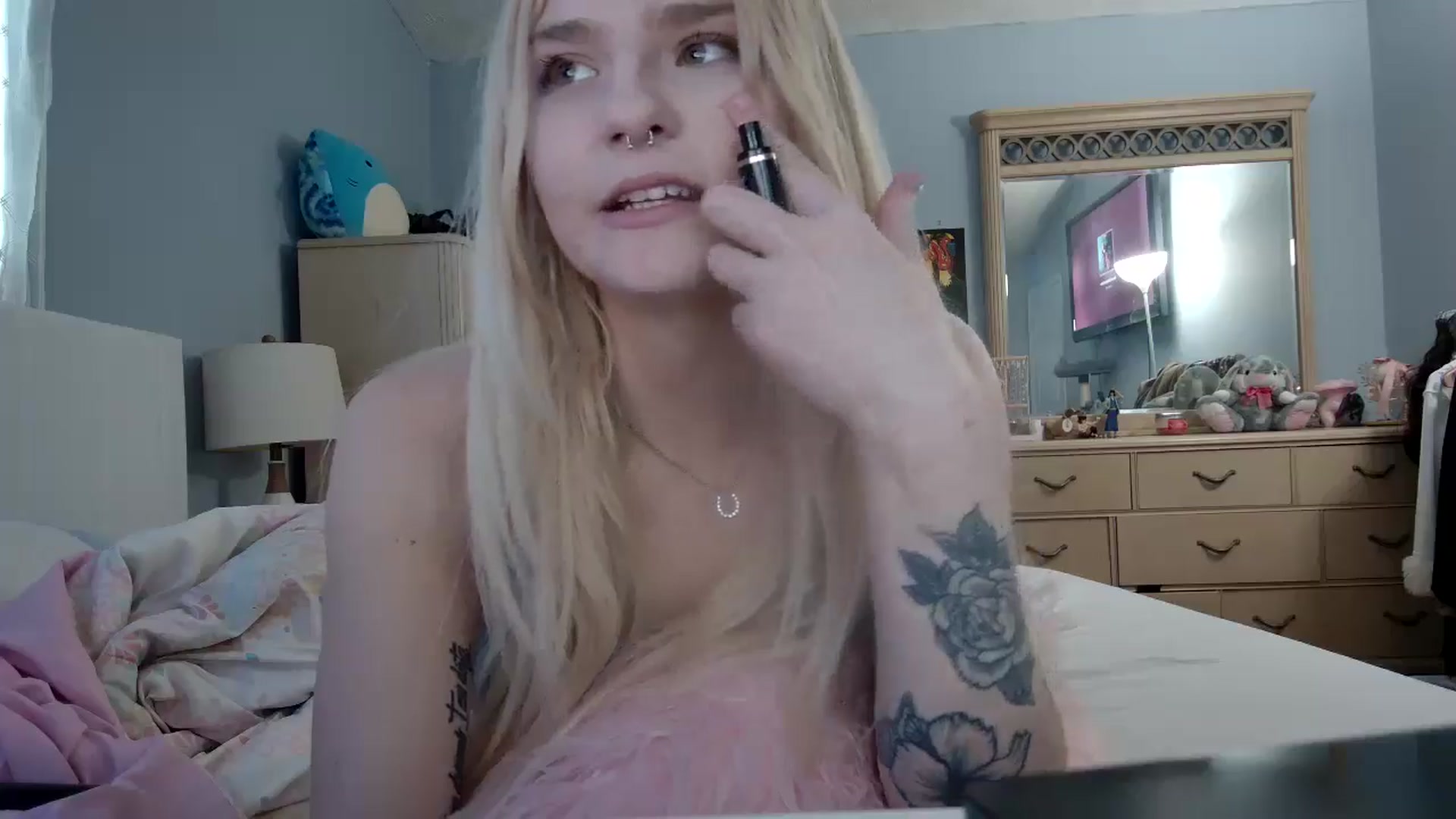 Gallery image thumbnail from DuckChan0's myfreecams stream on, 05/07/2024, 19:10 image 15 of 20