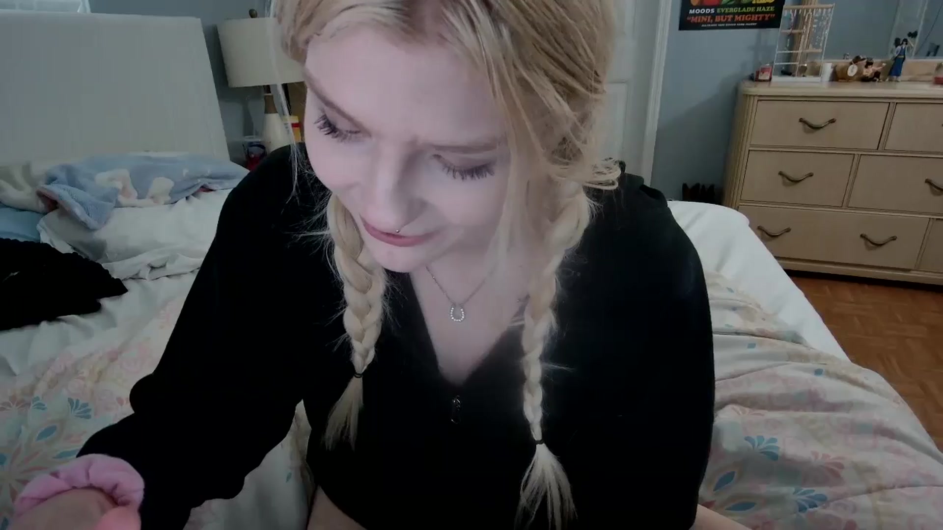 Gallery image thumbnail from DuckChan0's myfreecams stream on, 05/08/2024, 16:59 image 20 of 20