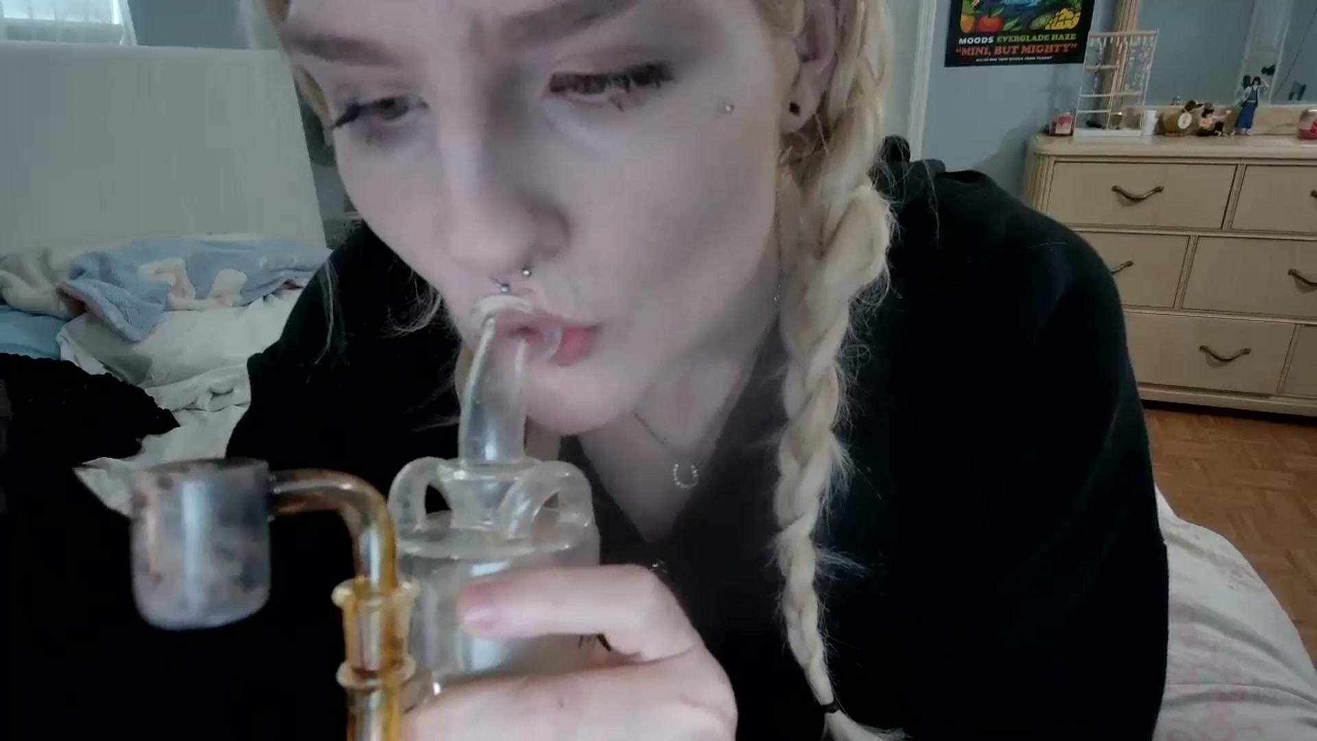 Gallery image thumbnail from DuckChan0's myfreecams stream on, 05/08/2024, 16:59 image 12 of 20