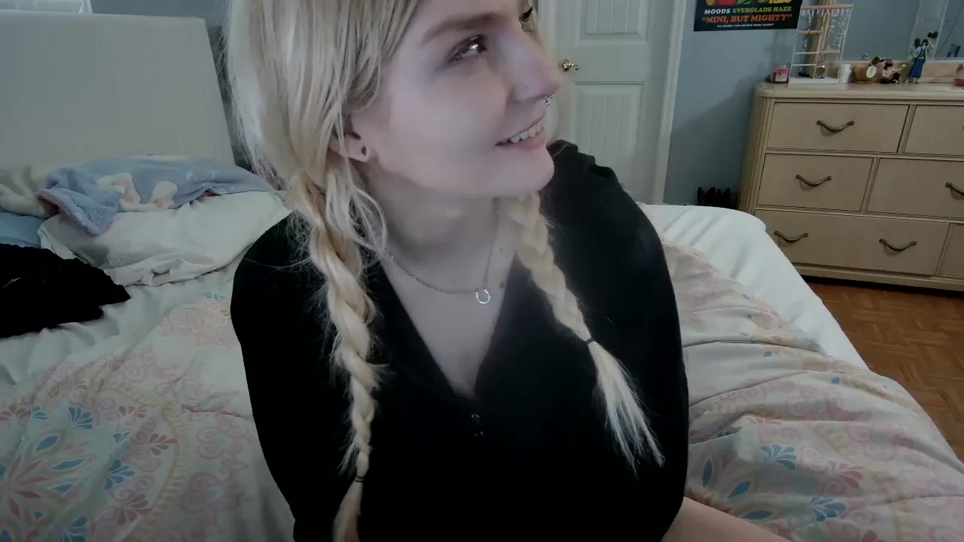 Gallery image thumbnail from DuckChan0's myfreecams stream on, 05/08/2024, 16:59 image 19 of 20