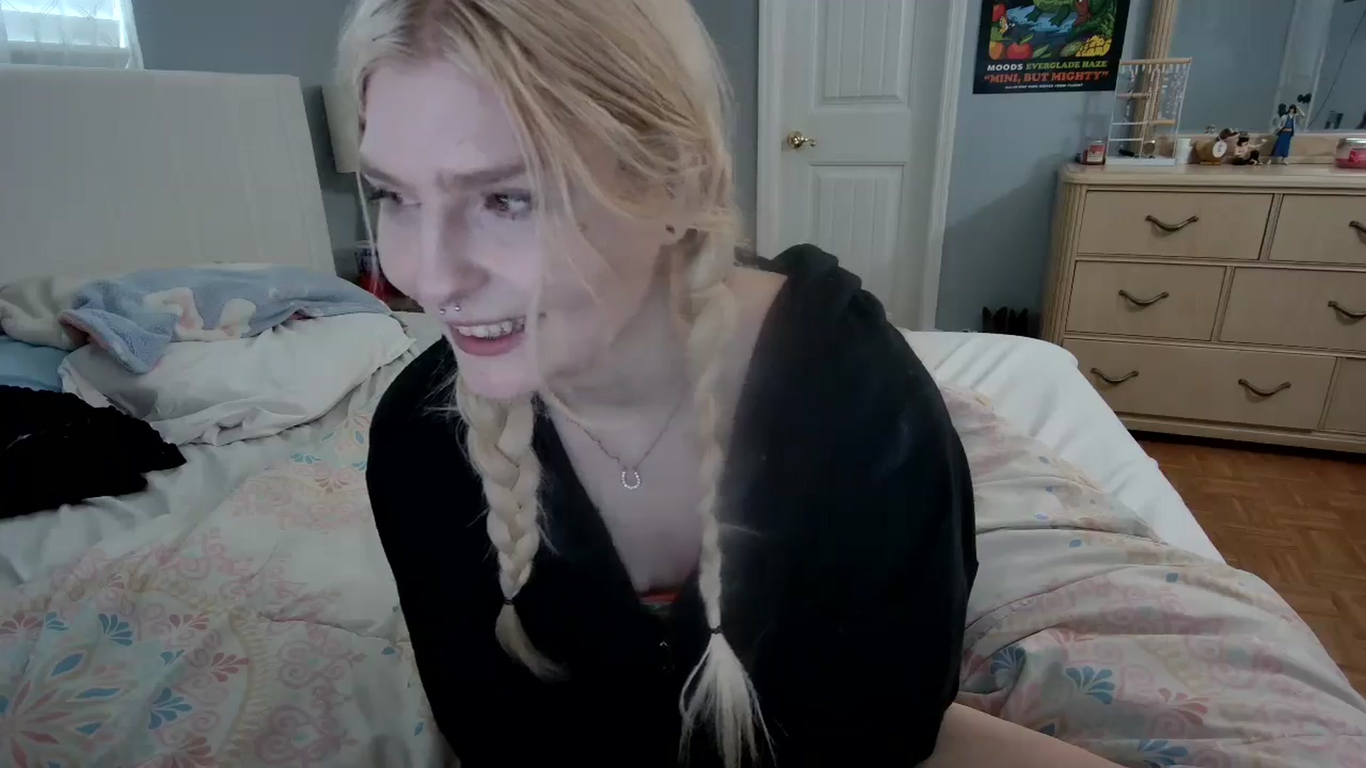 Gallery image thumbnail from DuckChan0's myfreecams stream on, 05/08/2024, 16:59 image 17 of 20