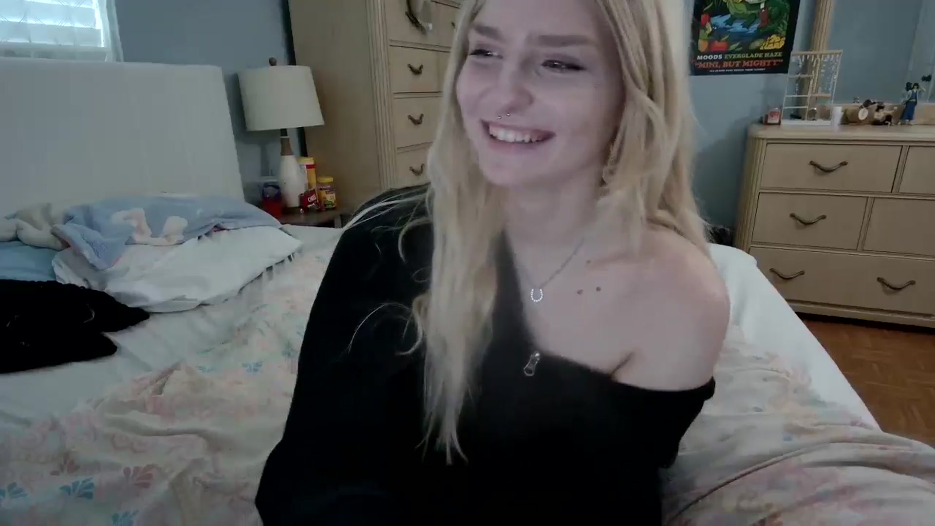 Gallery image thumbnail from DuckChan0's myfreecams stream on, 05/08/2024, 17:47 image 13 of 20