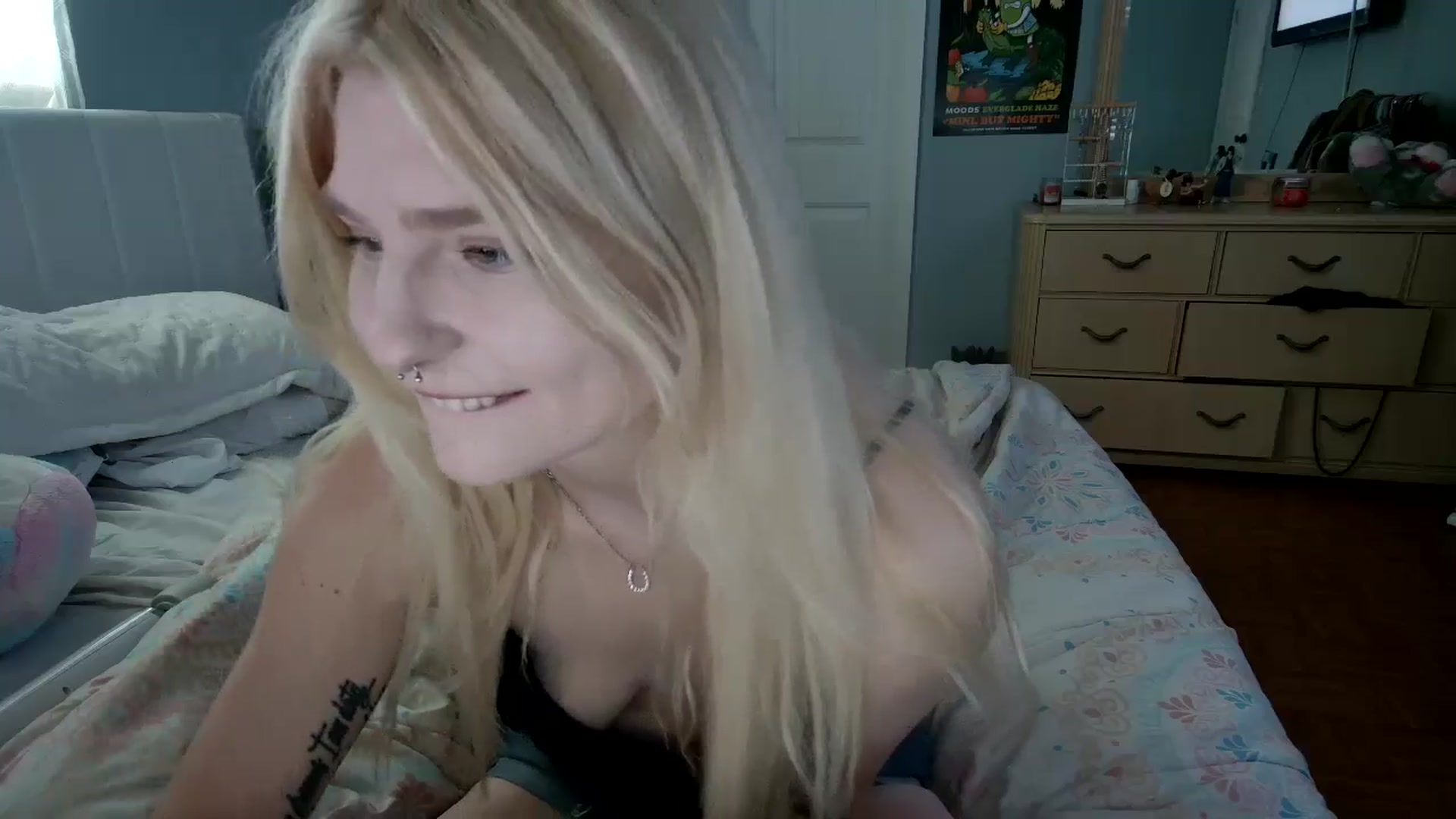 Gallery image thumbnail from DuckChan0's myfreecams stream on, 05/09/2024, 16:15 image 4 of 20
