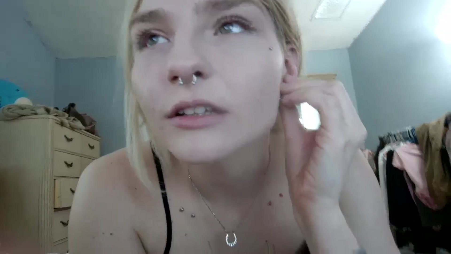 Gallery image thumbnail from DuckChan0's myfreecams stream on, 05/09/2024, 16:15 image 17 of 20