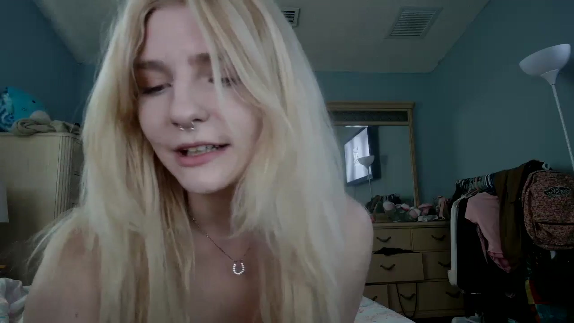 Gallery image thumbnail from DuckChan0's myfreecams stream on, 05/09/2024, 16:15 image 6 of 20
