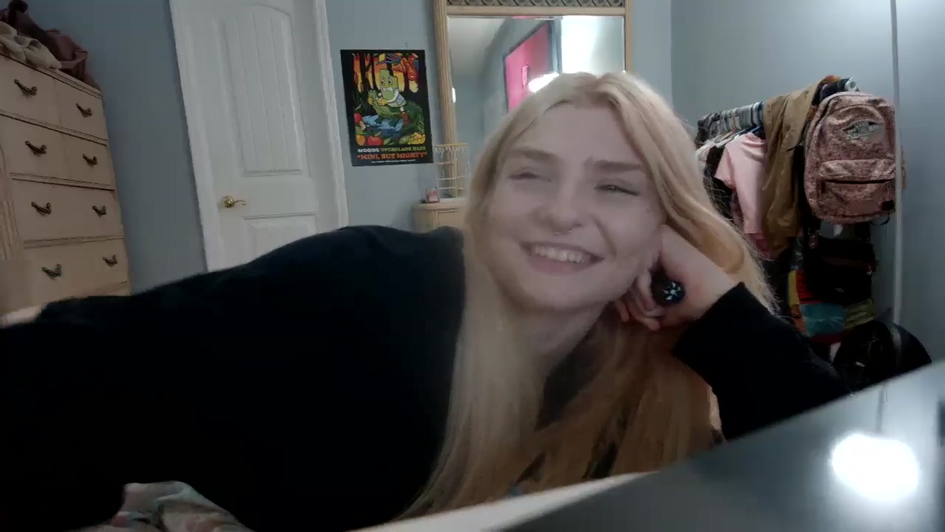 Gallery image thumbnail from DuckChan0's myfreecams stream on, 05/09/2024, 16:49 image 10 of 20