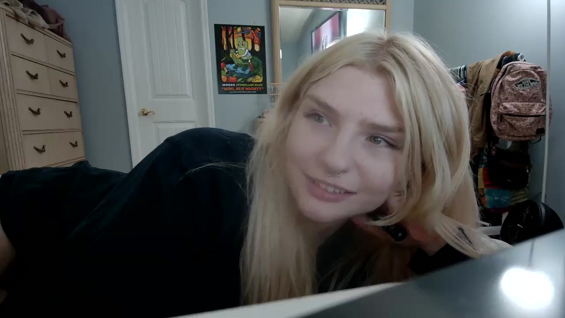 Gallery image thumbnail from DuckChan0's myfreecams stream on, 05/09/2024, 16:49 image 9 of 20