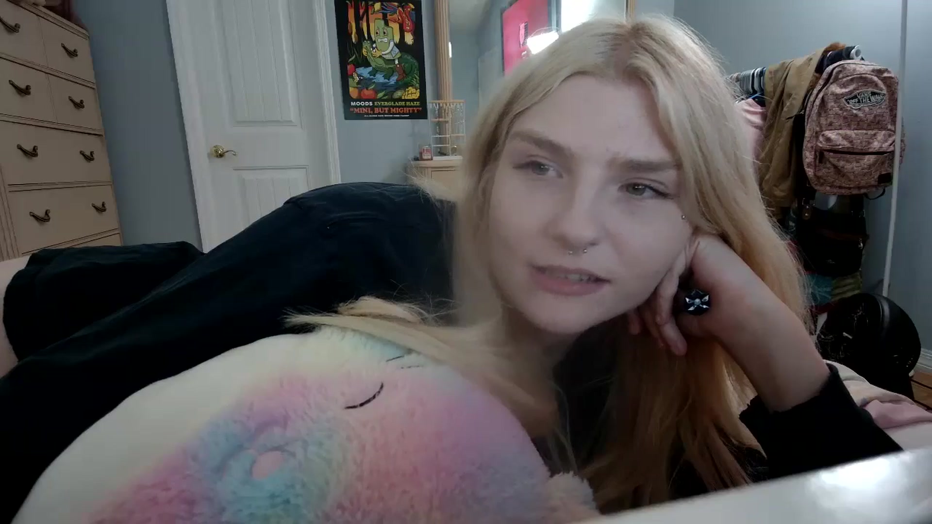 Gallery image thumbnail from DuckChan0's myfreecams stream on, 05/09/2024, 16:49 image 12 of 20