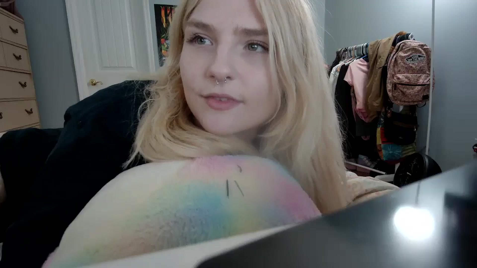 Gallery image thumbnail from DuckChan0's myfreecams stream on, 05/09/2024, 16:49 image 11 of 20
