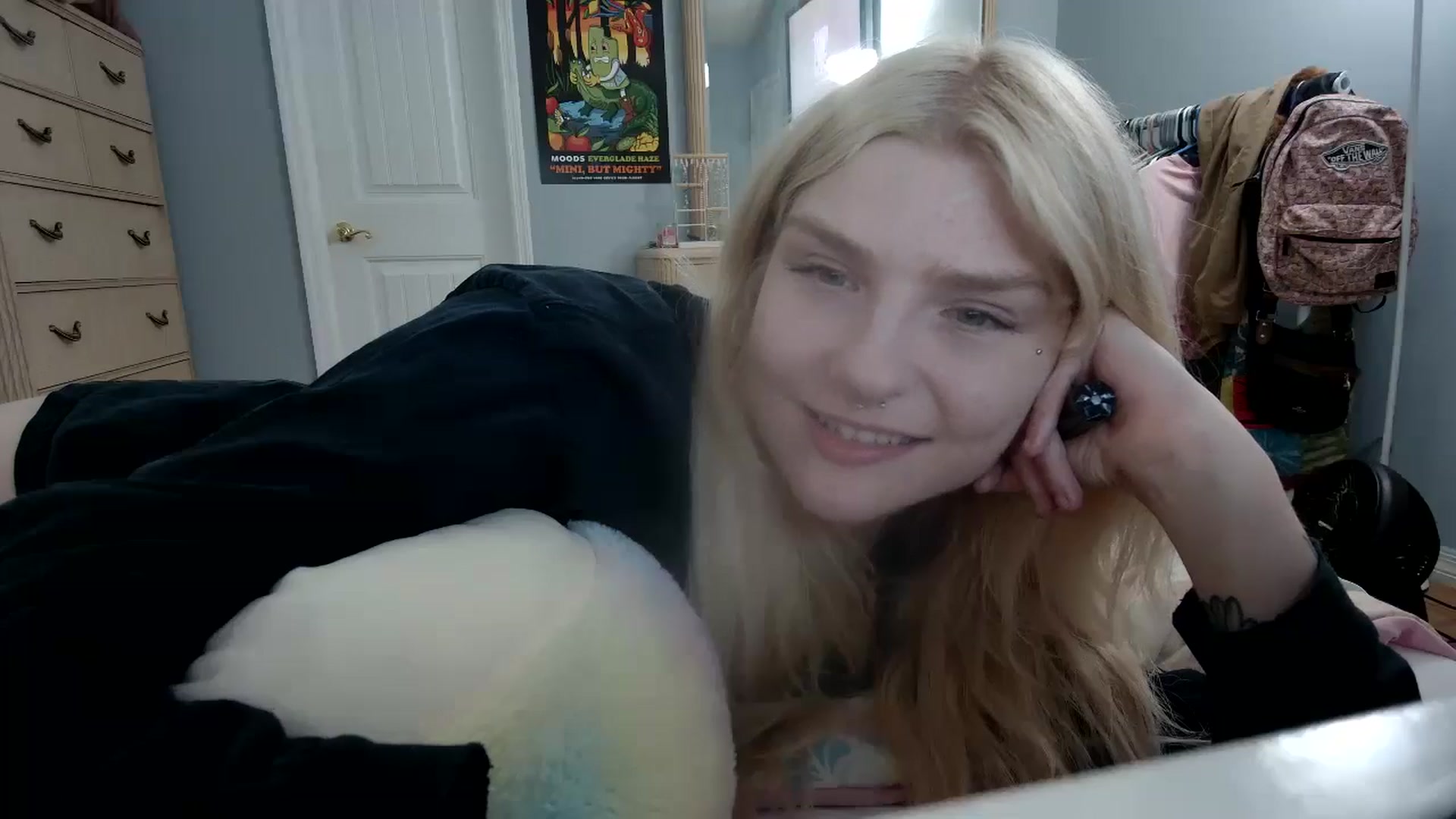 Gallery image thumbnail from DuckChan0's myfreecams stream on, 05/09/2024, 16:49 image 15 of 20