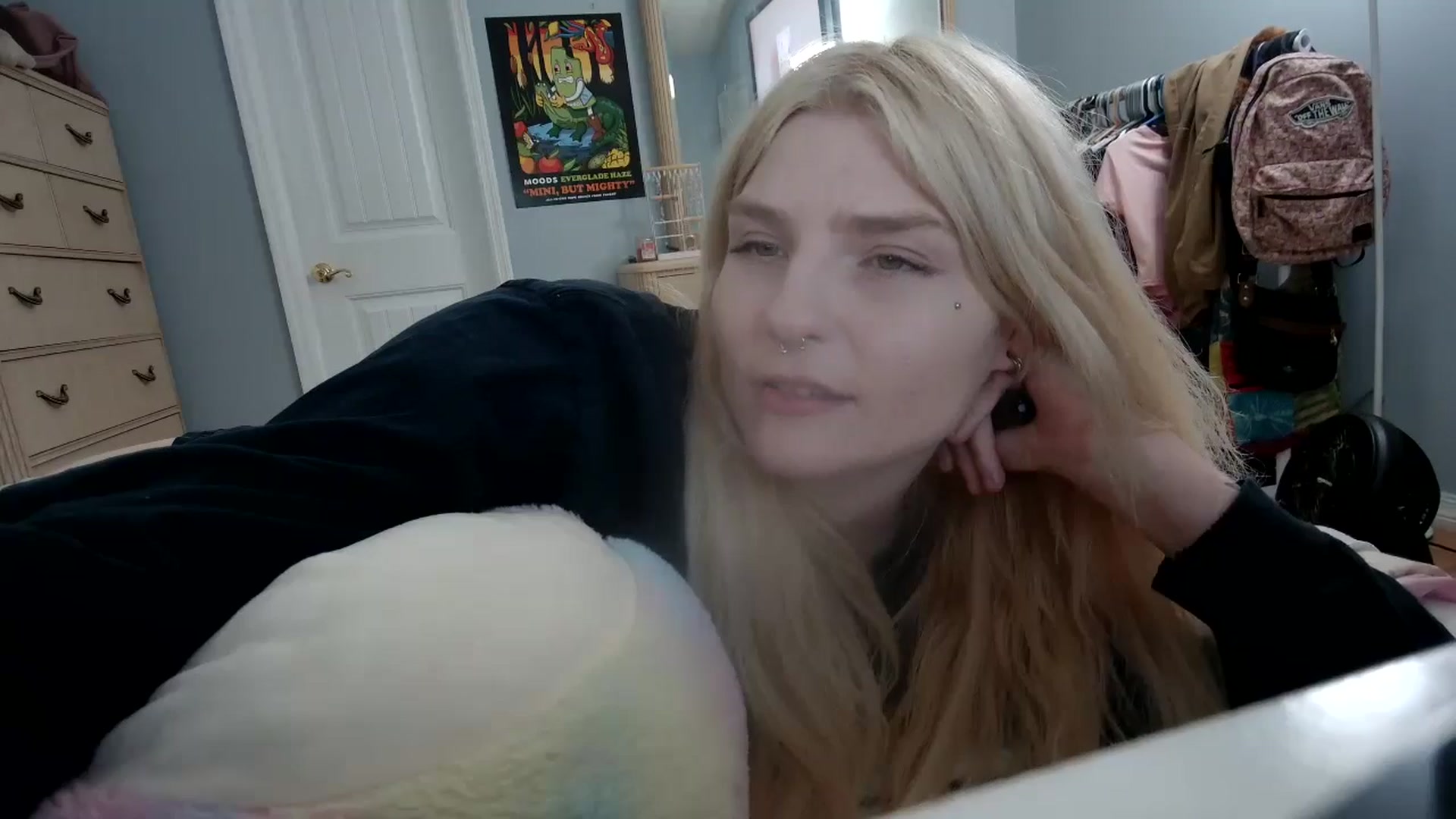 Gallery image thumbnail from DuckChan0's myfreecams stream on, 05/09/2024, 16:49 image 16 of 20
