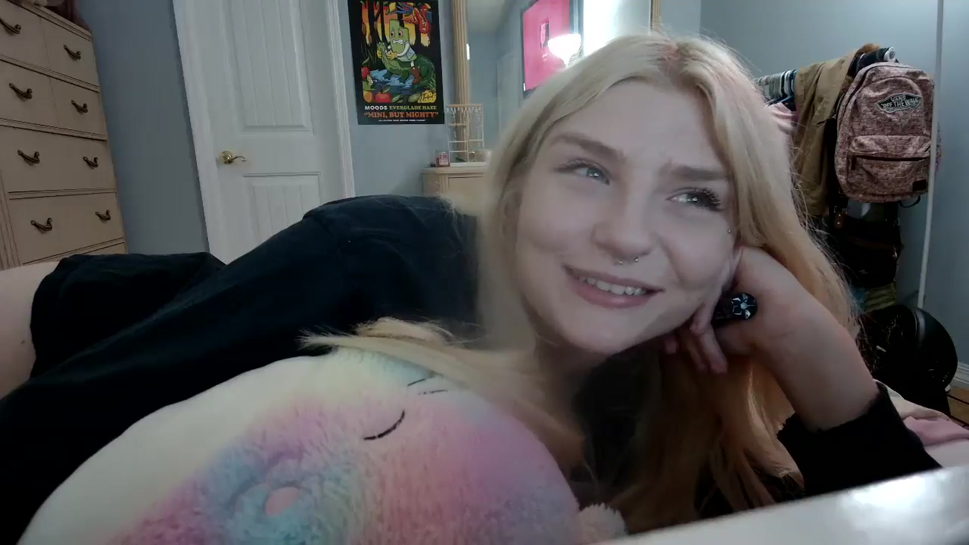 Gallery image thumbnail from DuckChan0's myfreecams stream on, 05/09/2024, 16:49 image 13 of 20