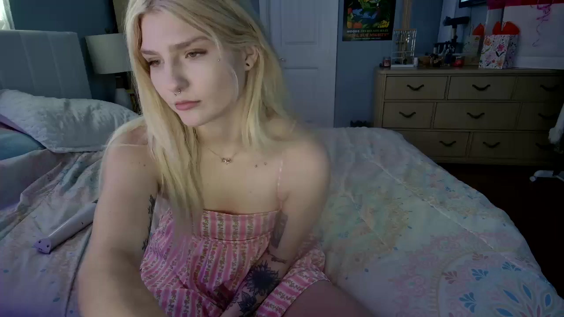 Gallery image thumbnail from DuckChan0's myfreecams stream on, 05/10/2024, 18:18 image 1 of 20