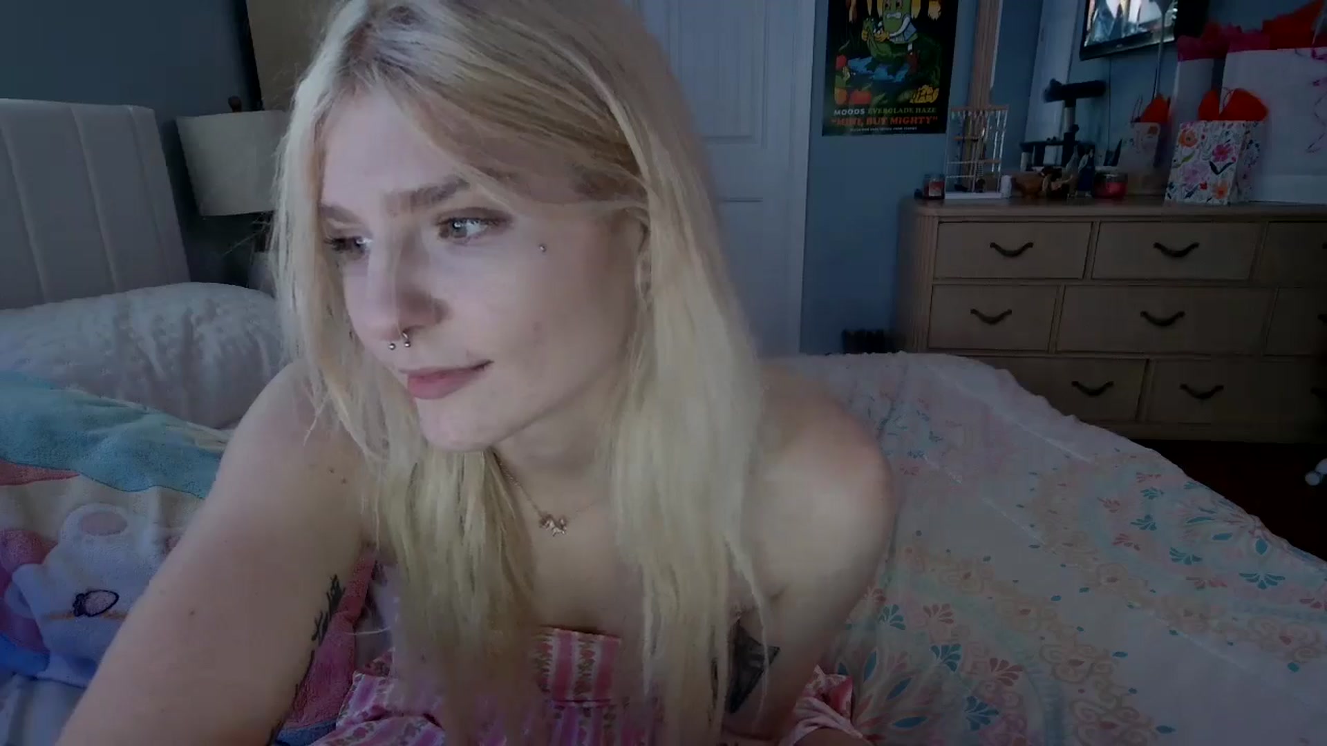 Gallery image thumbnail from DuckChan0's myfreecams stream on, 05/10/2024, 18:18 image 14 of 20