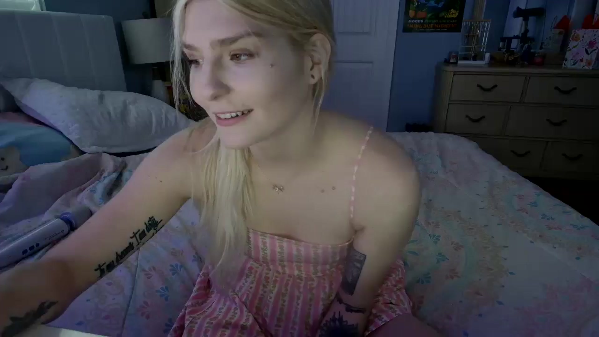 Gallery image thumbnail from DuckChan0's myfreecams stream on, 05/10/2024, 18:18 image 6 of 20