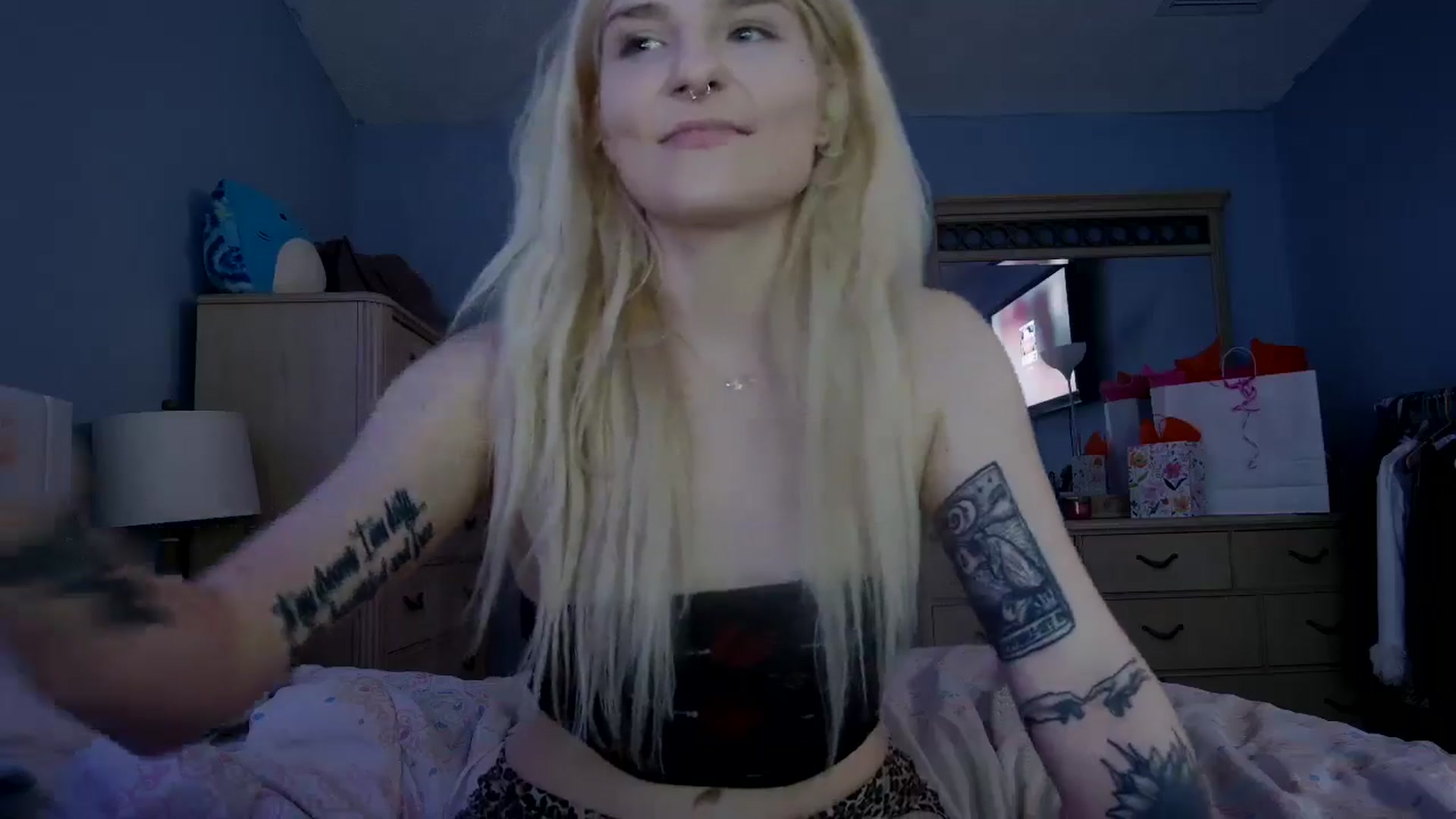 Gallery image thumbnail from DuckChan0's myfreecams stream on, 05/10/2024, 22:58 image 13 of 20