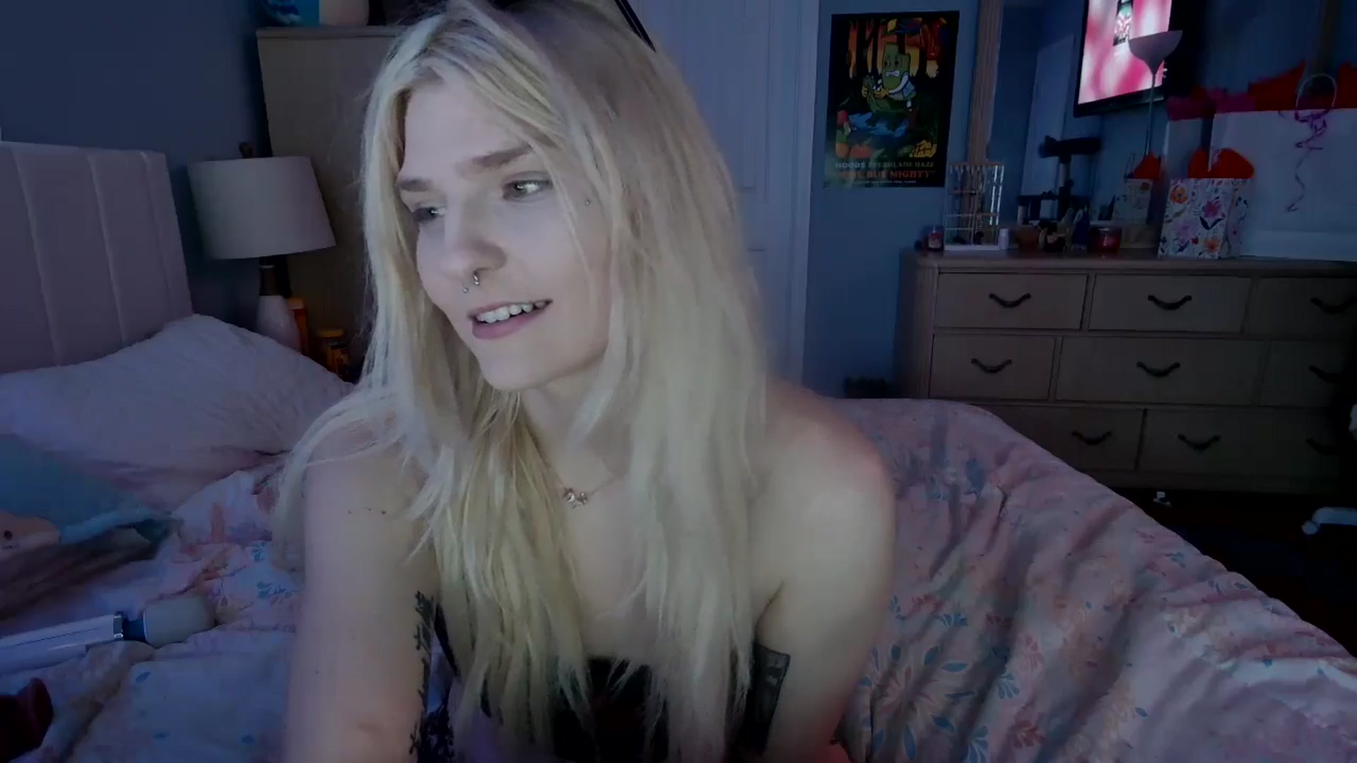 Gallery image thumbnail from DuckChan0's myfreecams stream on, 05/10/2024, 22:58 image 3 of 20