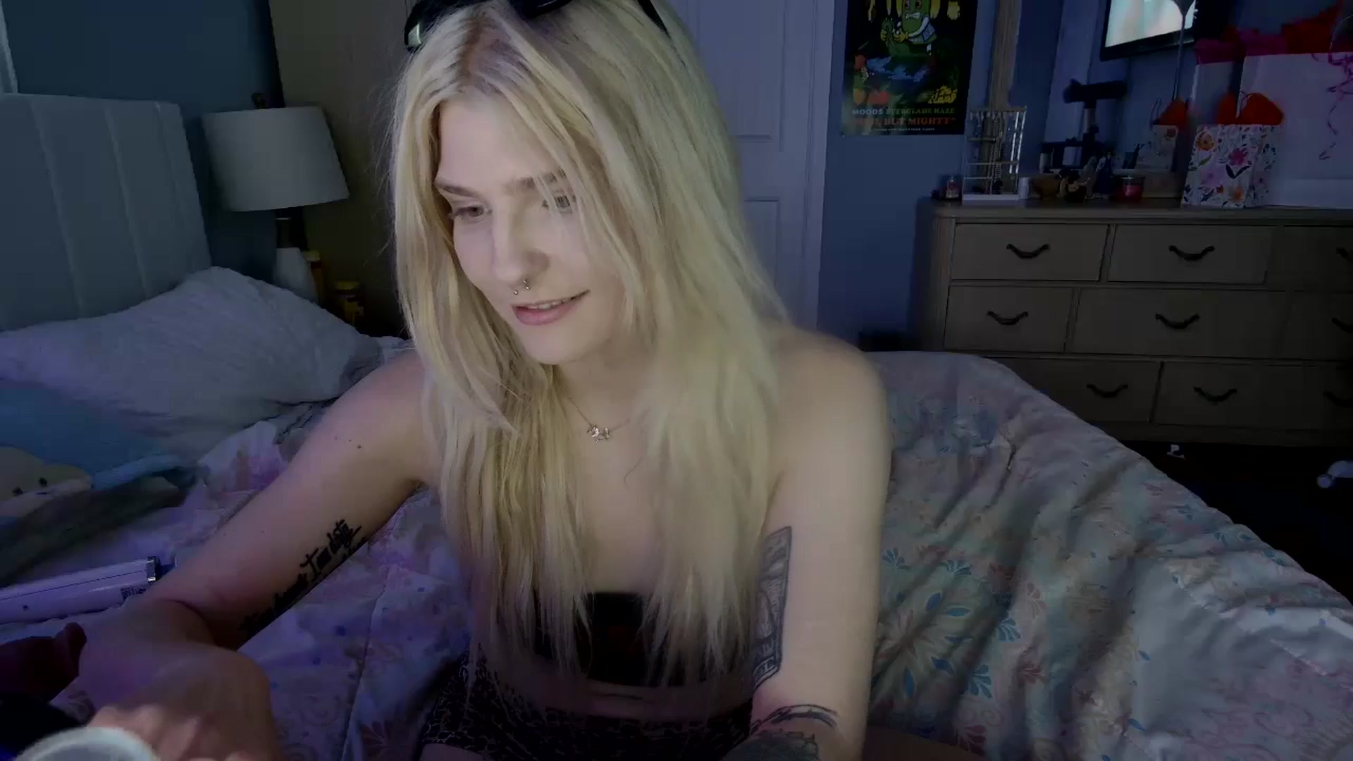 Gallery image thumbnail from DuckChan0's myfreecams stream on, 05/10/2024, 22:58 image 6 of 20