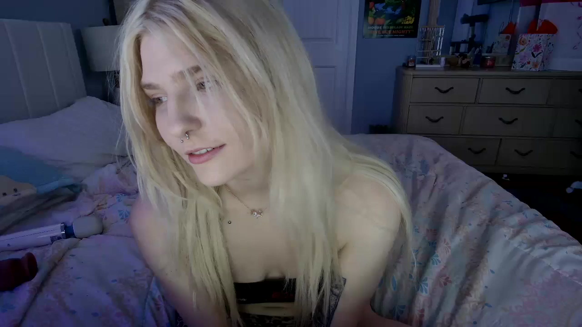 Gallery image thumbnail from DuckChan0's myfreecams stream on, 05/10/2024, 22:58 image 8 of 20
