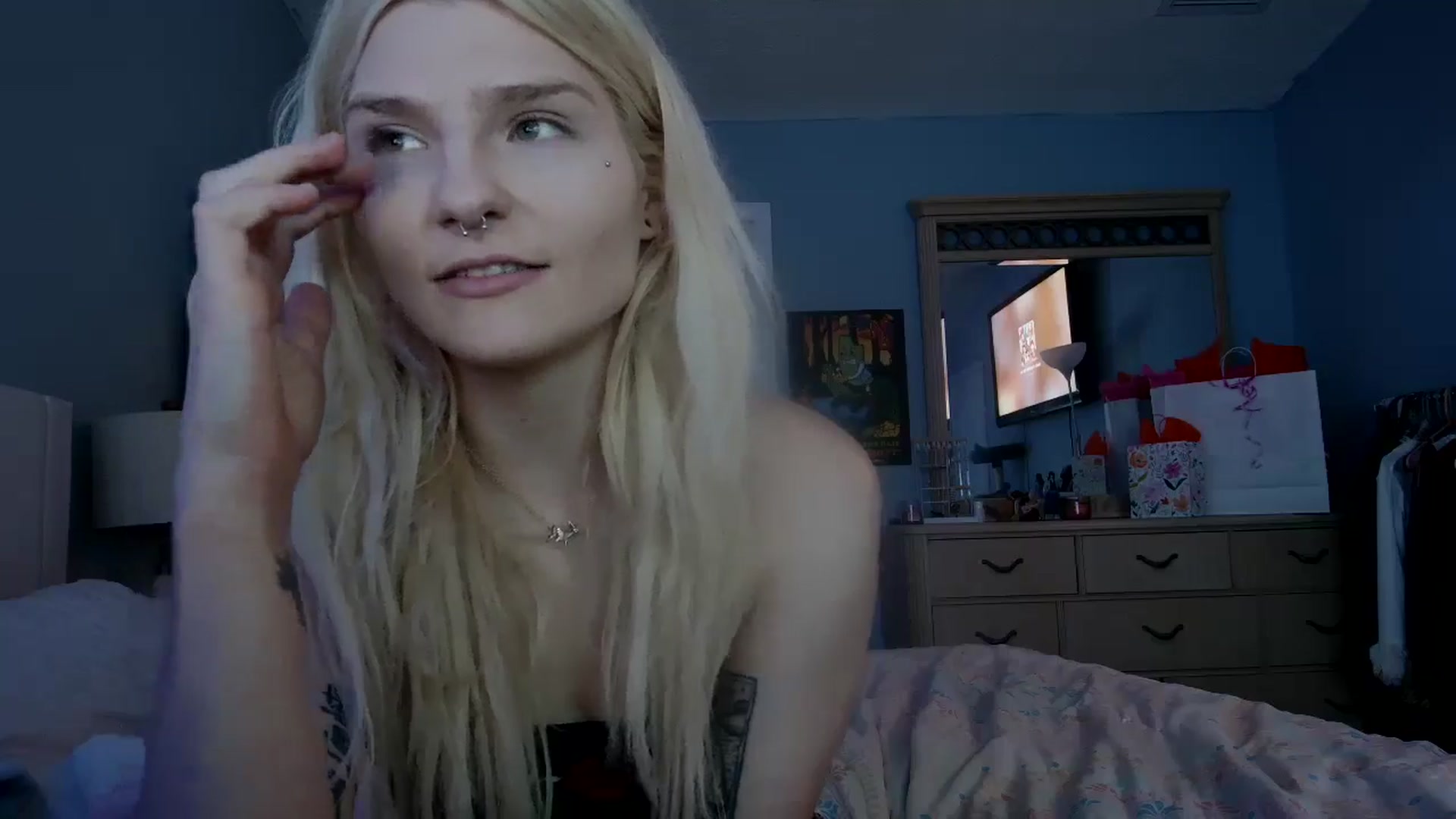 Gallery image thumbnail from DuckChan0's myfreecams stream on, 05/10/2024, 22:58 image 14 of 20