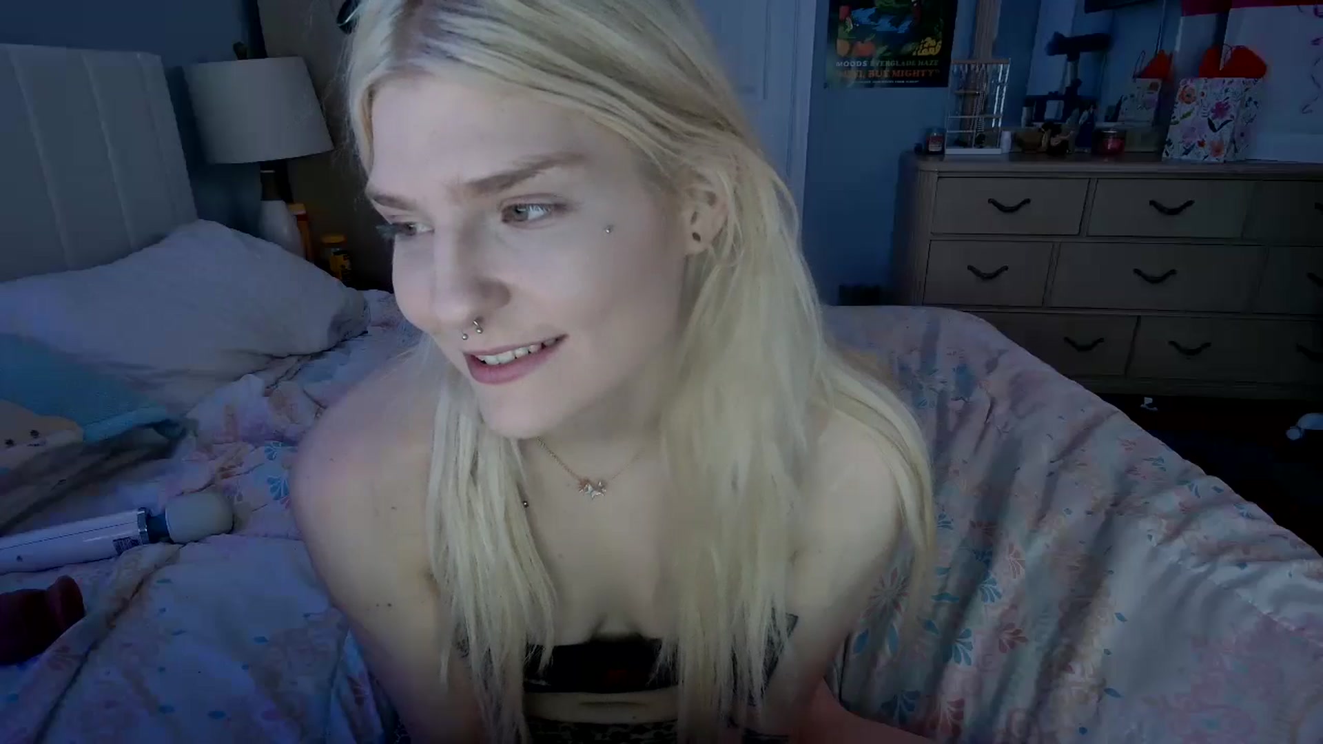 Gallery image thumbnail from DuckChan0's myfreecams stream on, 05/10/2024, 22:58 image 9 of 20