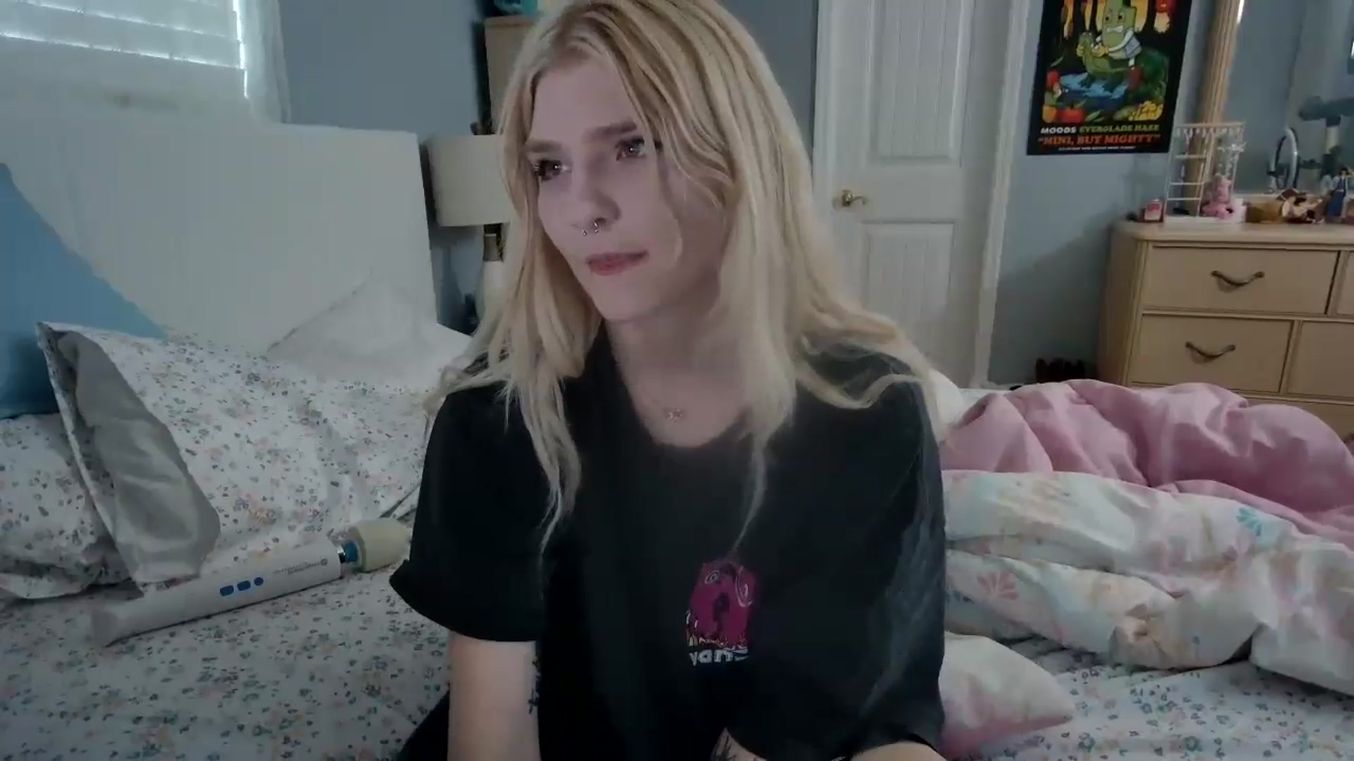 Gallery image thumbnail from DuckChan0's myfreecams stream on, 05/12/2024, 22:09 image 13 of 20