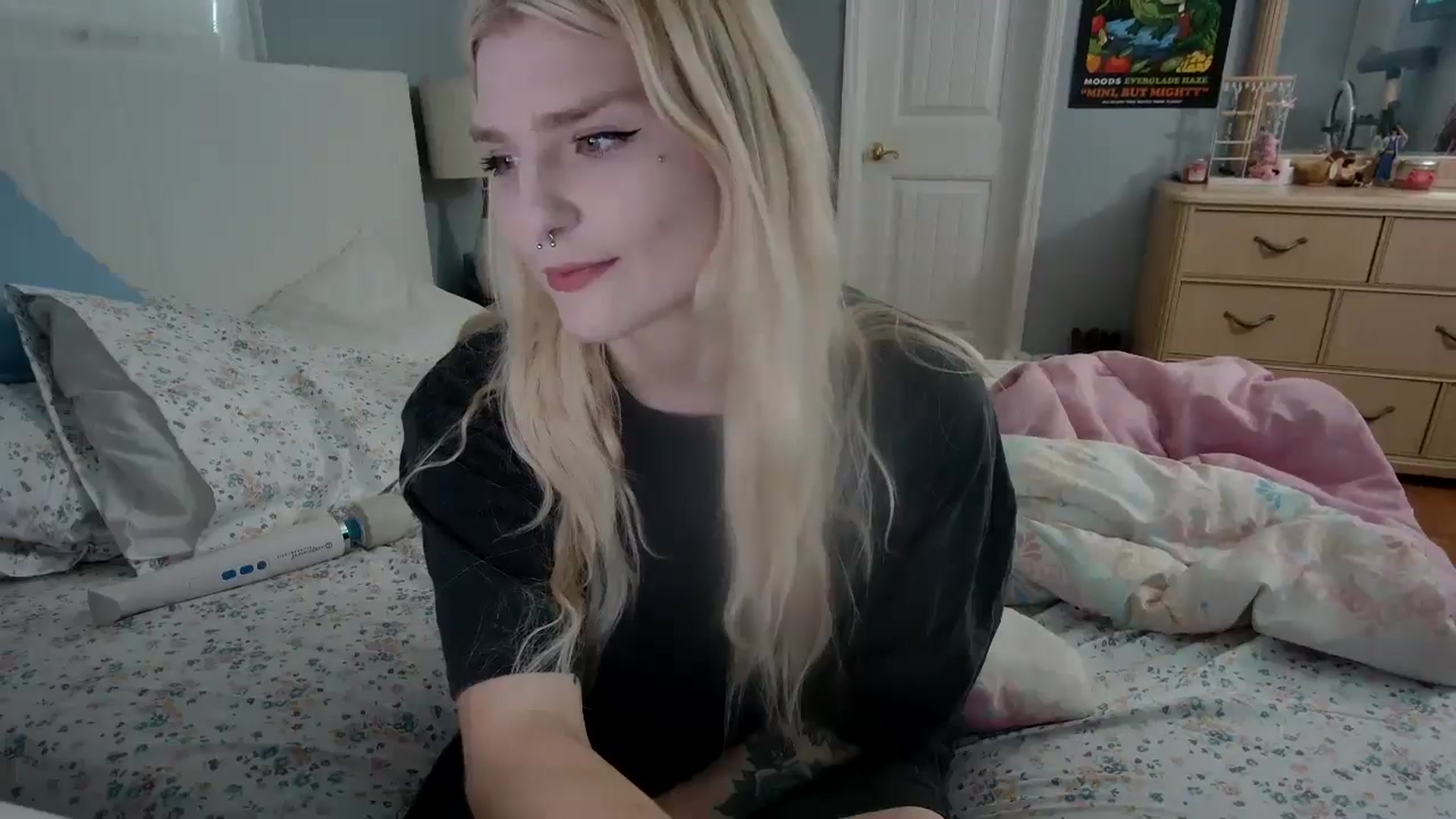 Gallery image thumbnail from DuckChan0's myfreecams stream on, 05/12/2024, 22:09 image 5 of 20