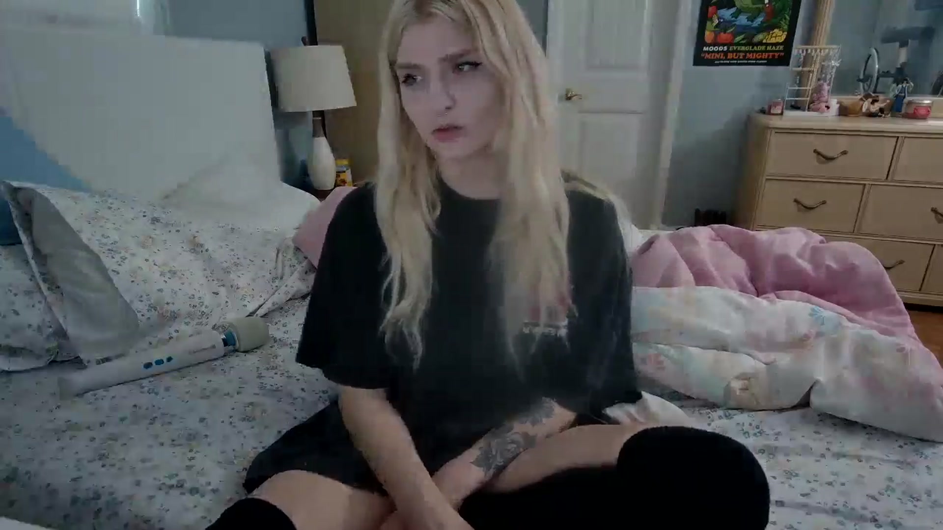 Gallery image thumbnail from DuckChan0's myfreecams stream on, 05/12/2024, 22:09 image 6 of 20