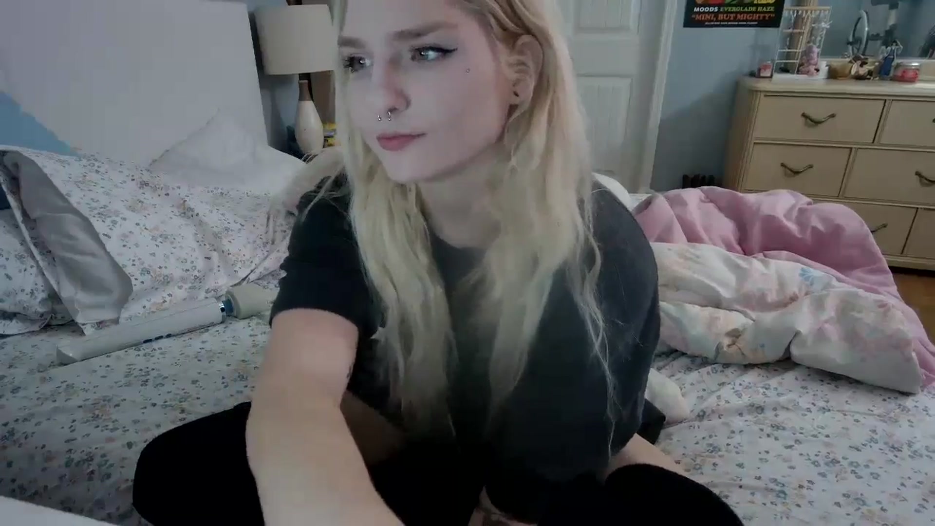 Gallery image thumbnail from DuckChan0's myfreecams stream on, 05/12/2024, 22:09 image 2 of 20